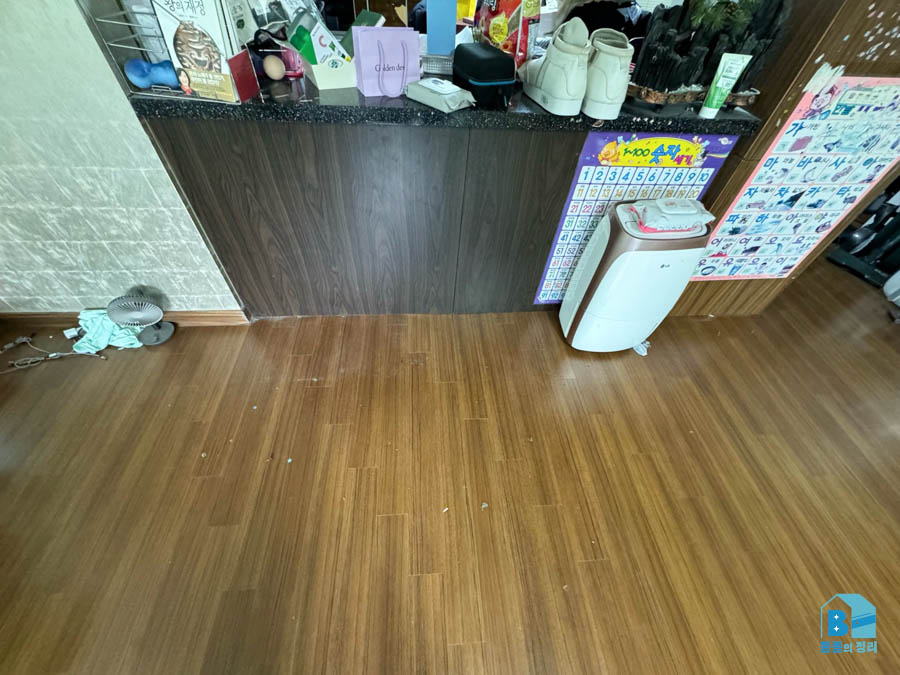 정발산동 아파트 거실 가구 폐기수거 후