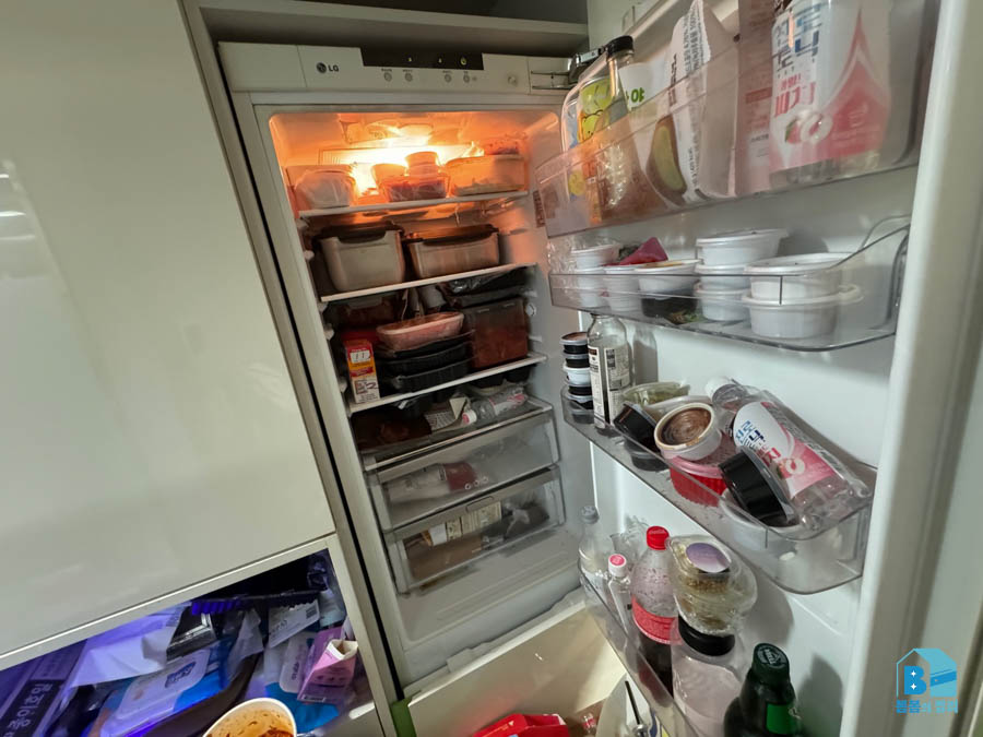 강서구 우장산동 음식과 음료가 뒤섞인 냉장고 청소 전