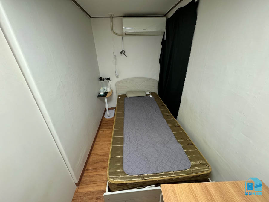 전농동 쓰레기집 침실 바닥 정리 후