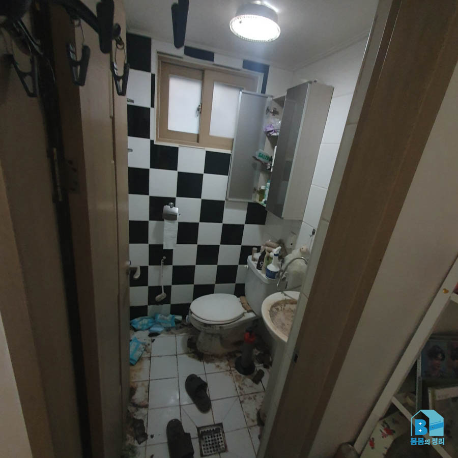 구로구 고척동 찌든 때와 오염이 심했던 화장실