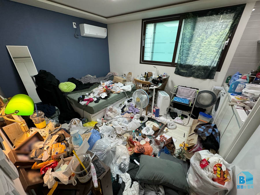 서대문구 홍제동 쓰레기집 배달음식 쓰레기와 옷가지가 쌓인 방 정리 전