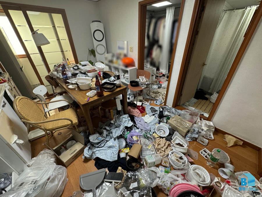 인천 중구 신포동 거실 쓰레기집 청소 전 모습