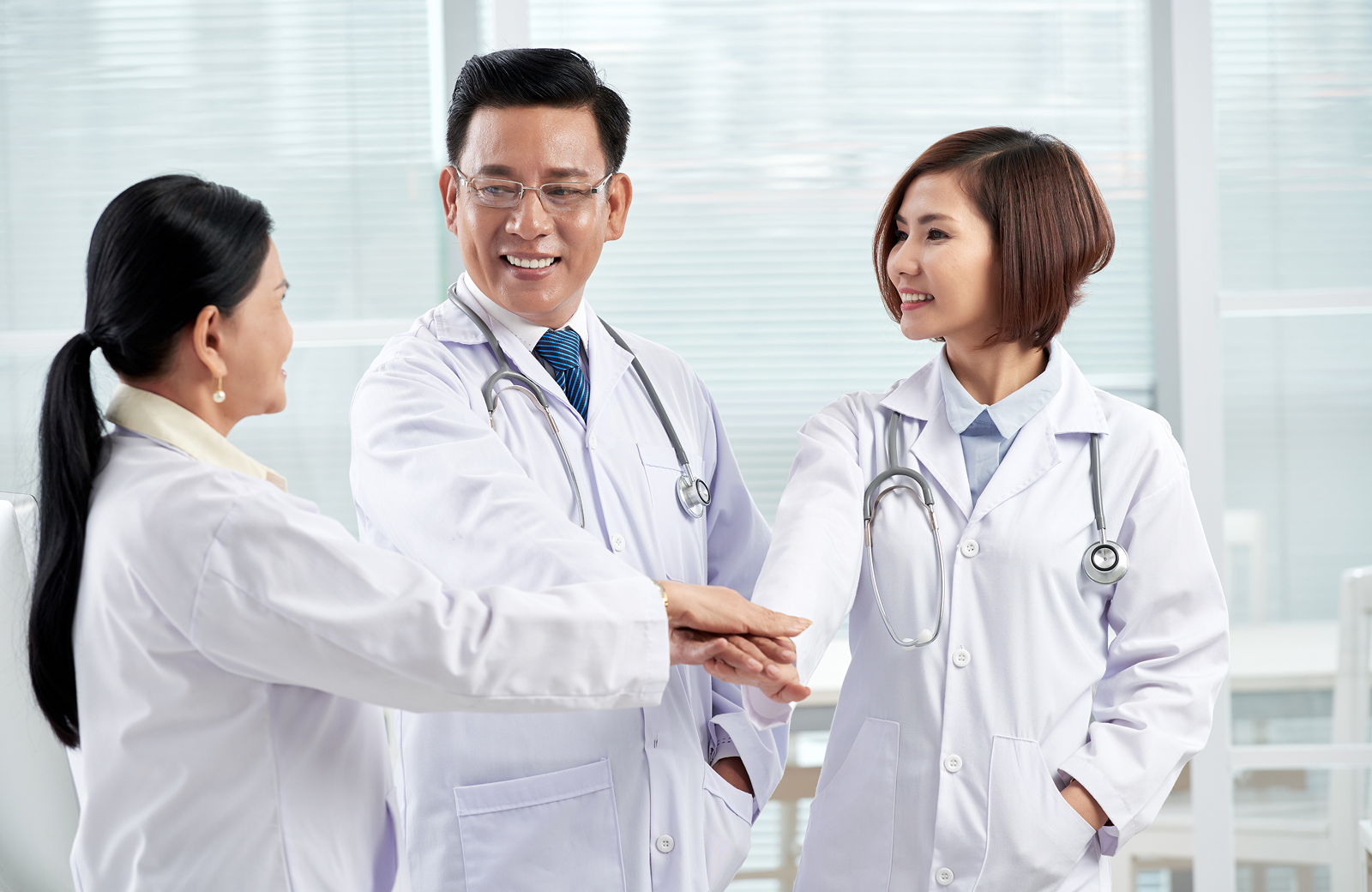 90여명의 전문가