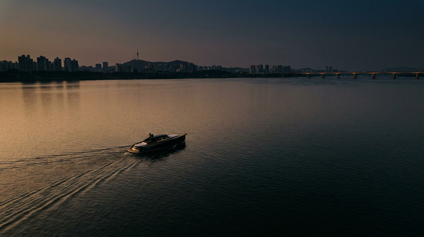 A Han River yacht charter in Seoul departing from Golden Blue Marina at Banpo Sevit Island