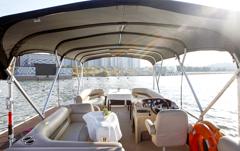 Limousine Boat Tour