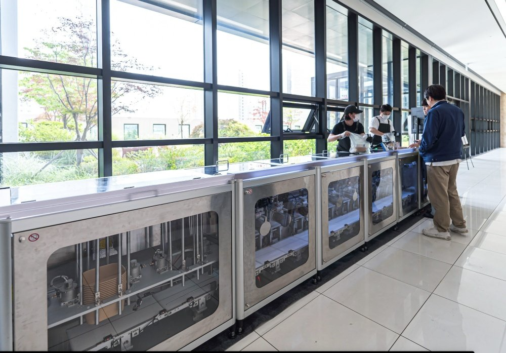 큐브는 인간의 조리 행위를 박스 형태로 구현한 모듈형 하드웨어와 RaaS 솔루션을 결합한 제품이다 / 출처=로닉