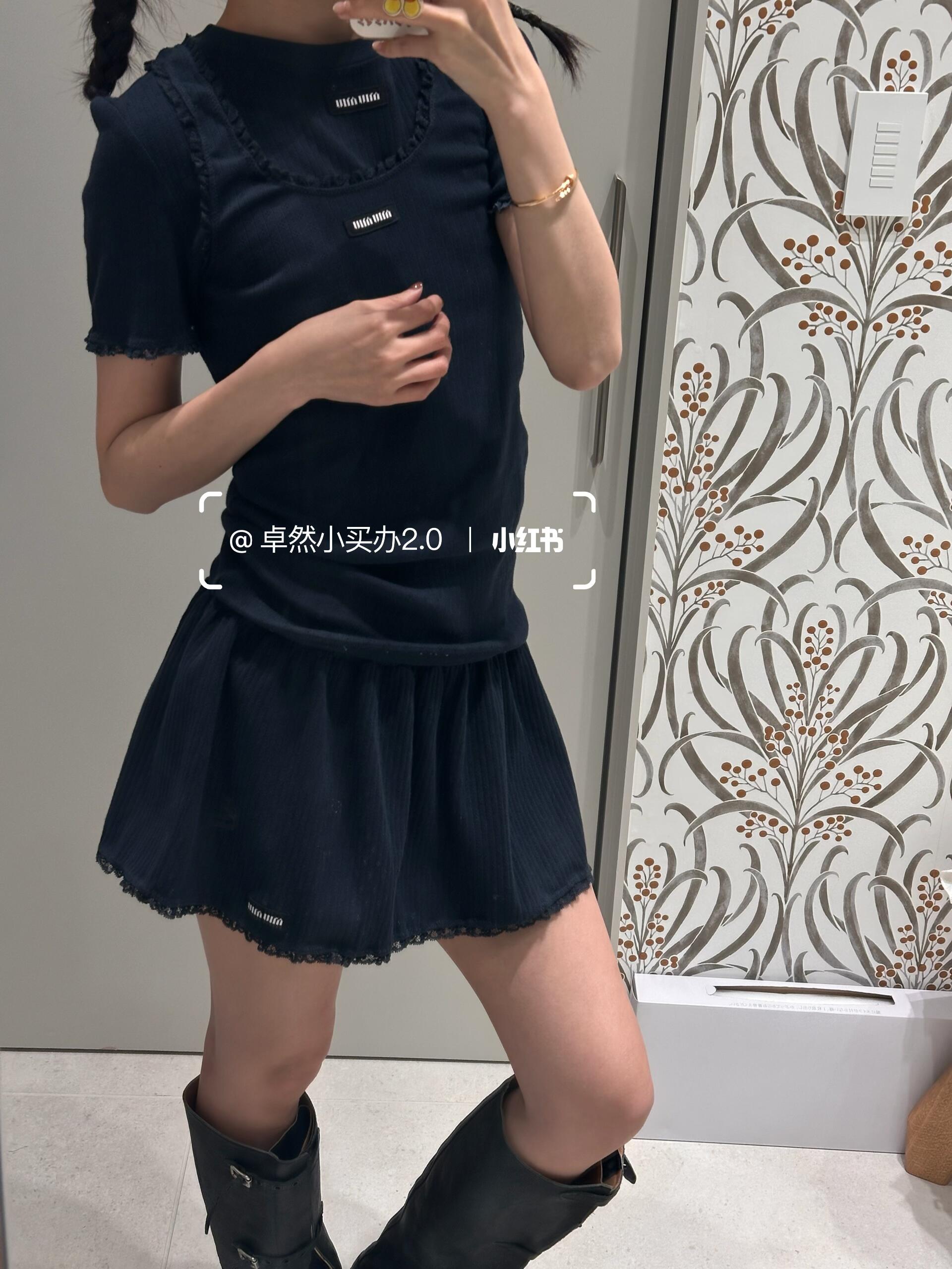 [고퀄]미우미우 미니 플레어 스커트