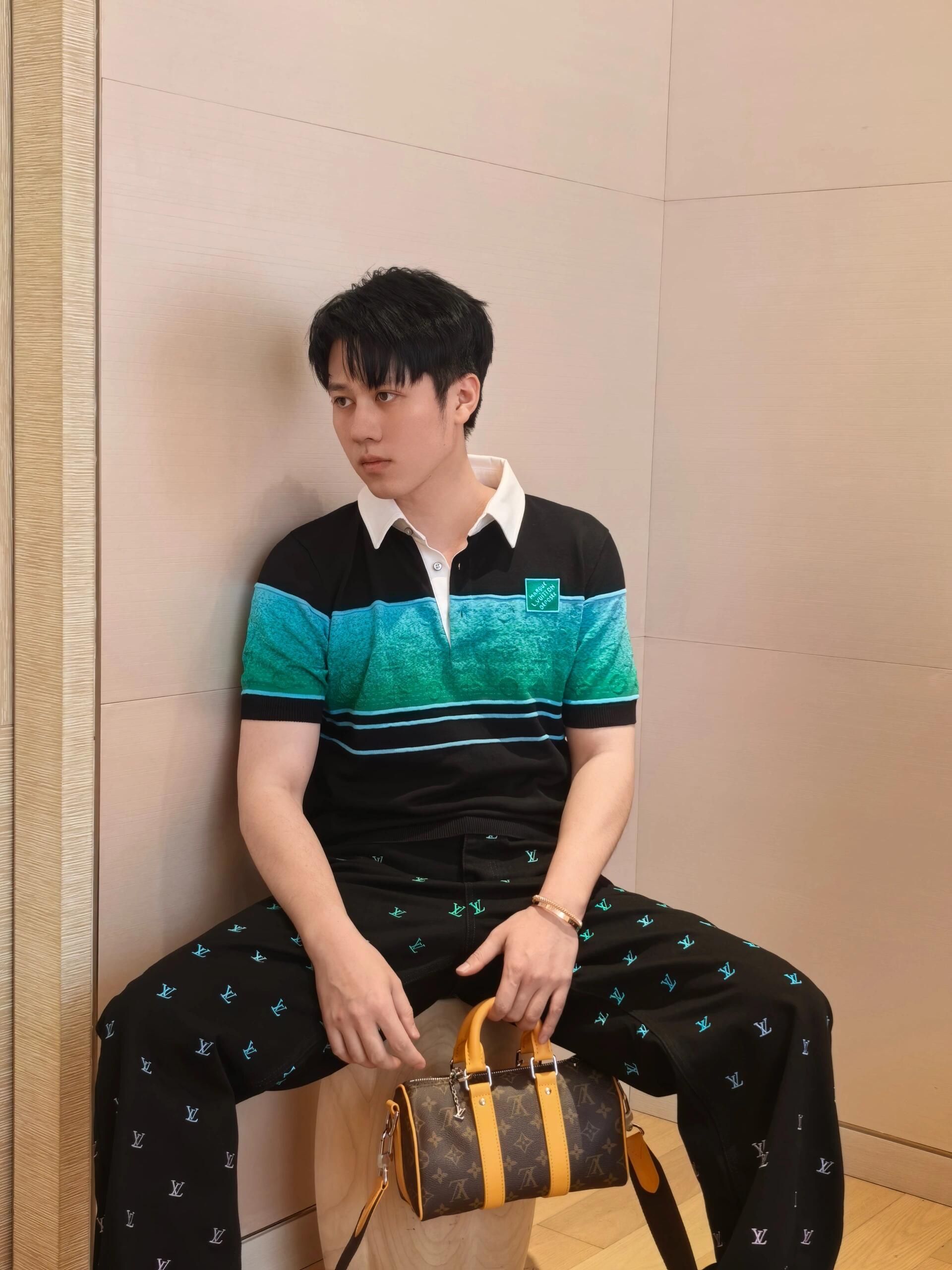 루이비통 맨즈 배색 피케이 반팔티