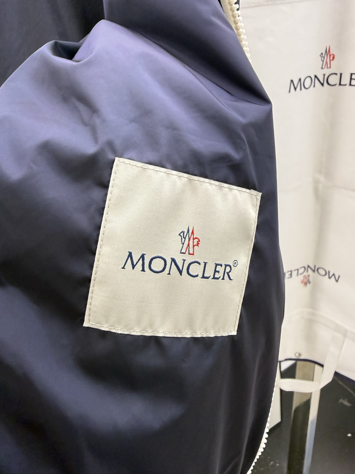 몽클레어 마마시 숏 바람막이
