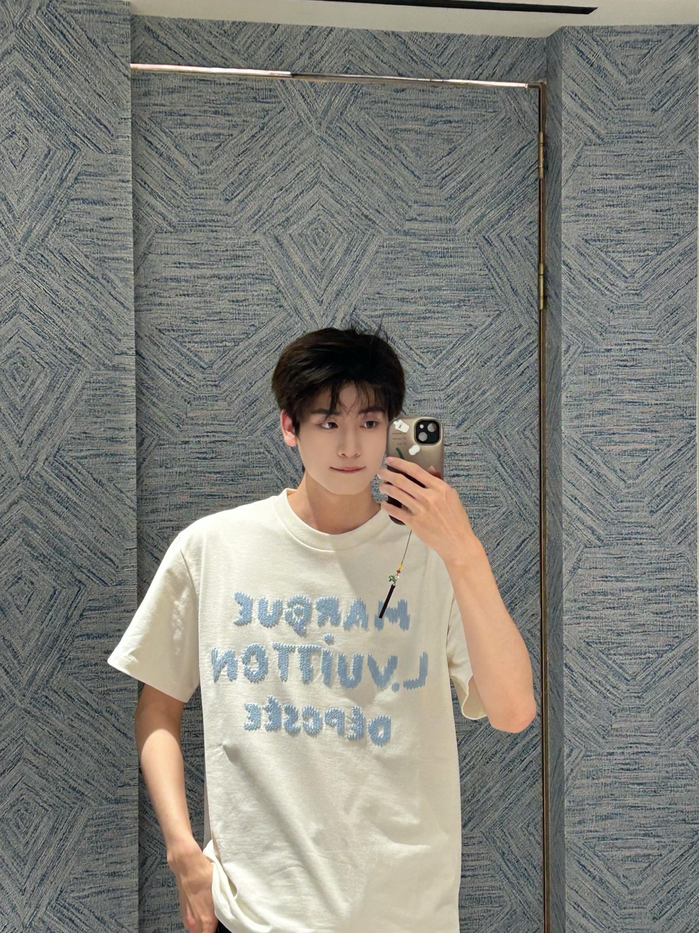 루이비통 맨즈 남여공용 자수 반팔티 2컬러
