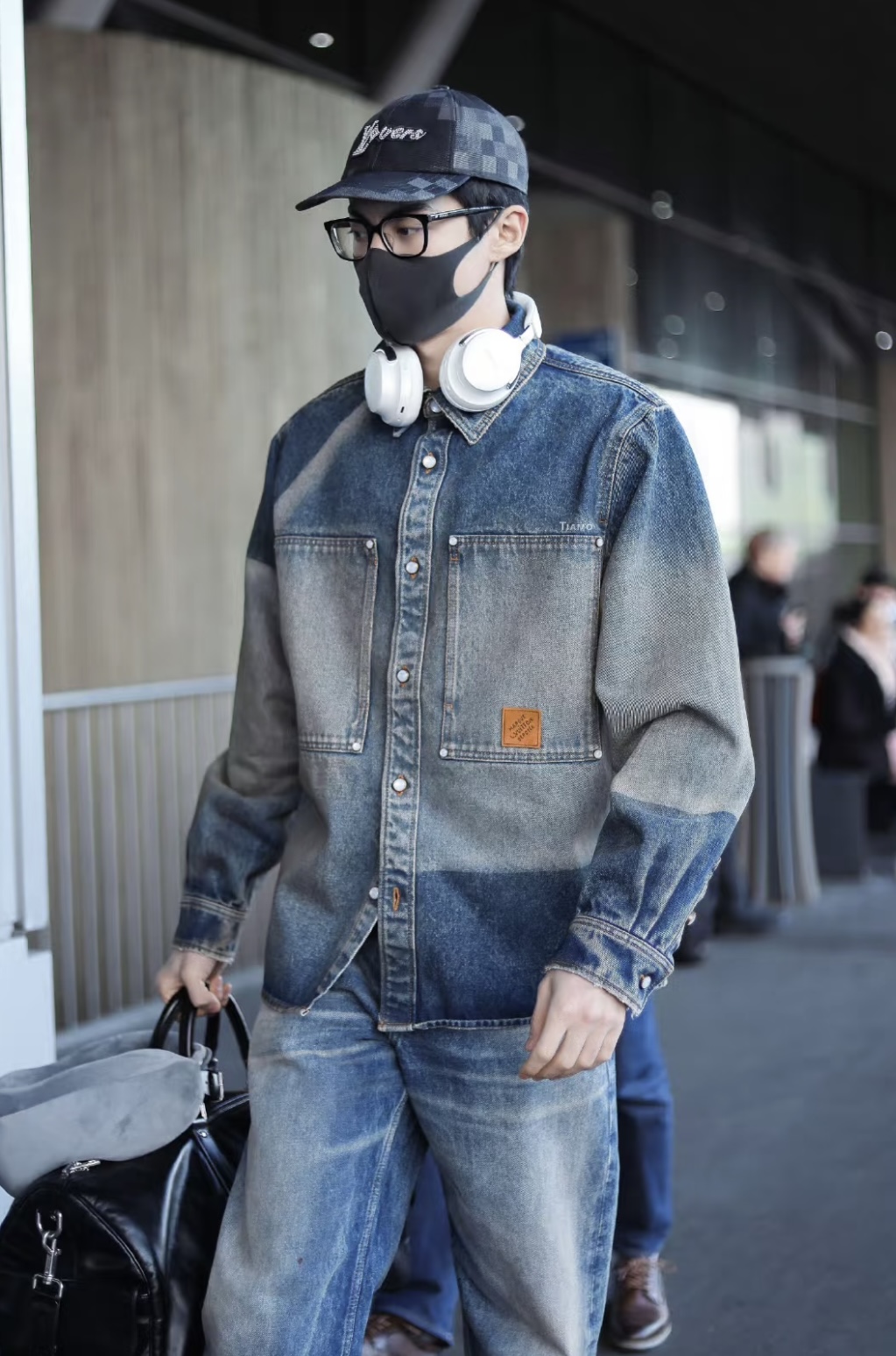 루이비통 맨즈 워싱 데님 팬츠