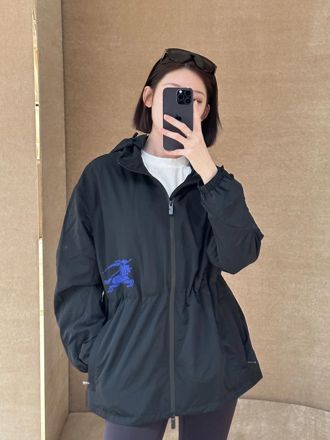 버버리 로고 바람막이 2컬러