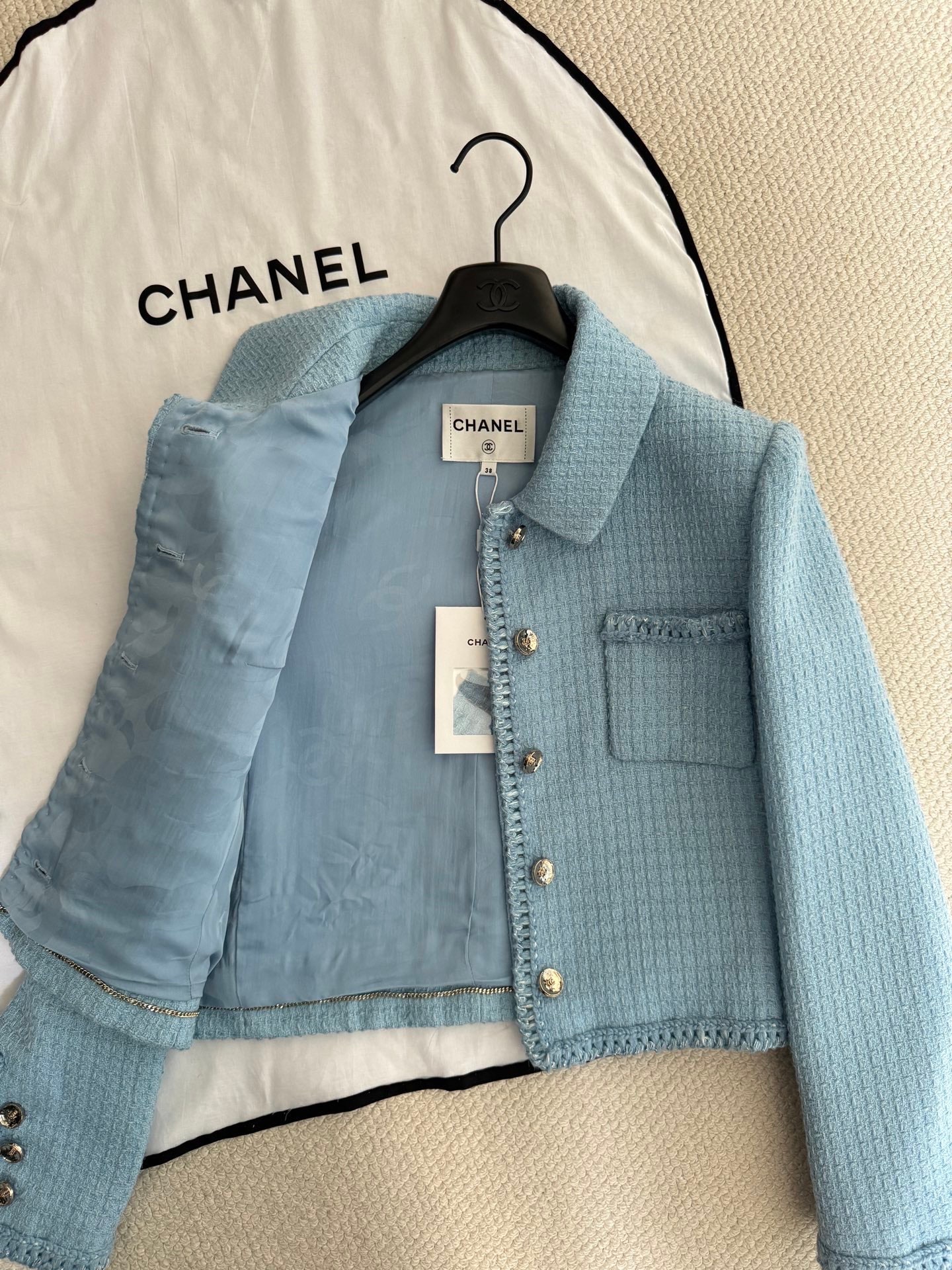 1f853651e8bb8.jpg