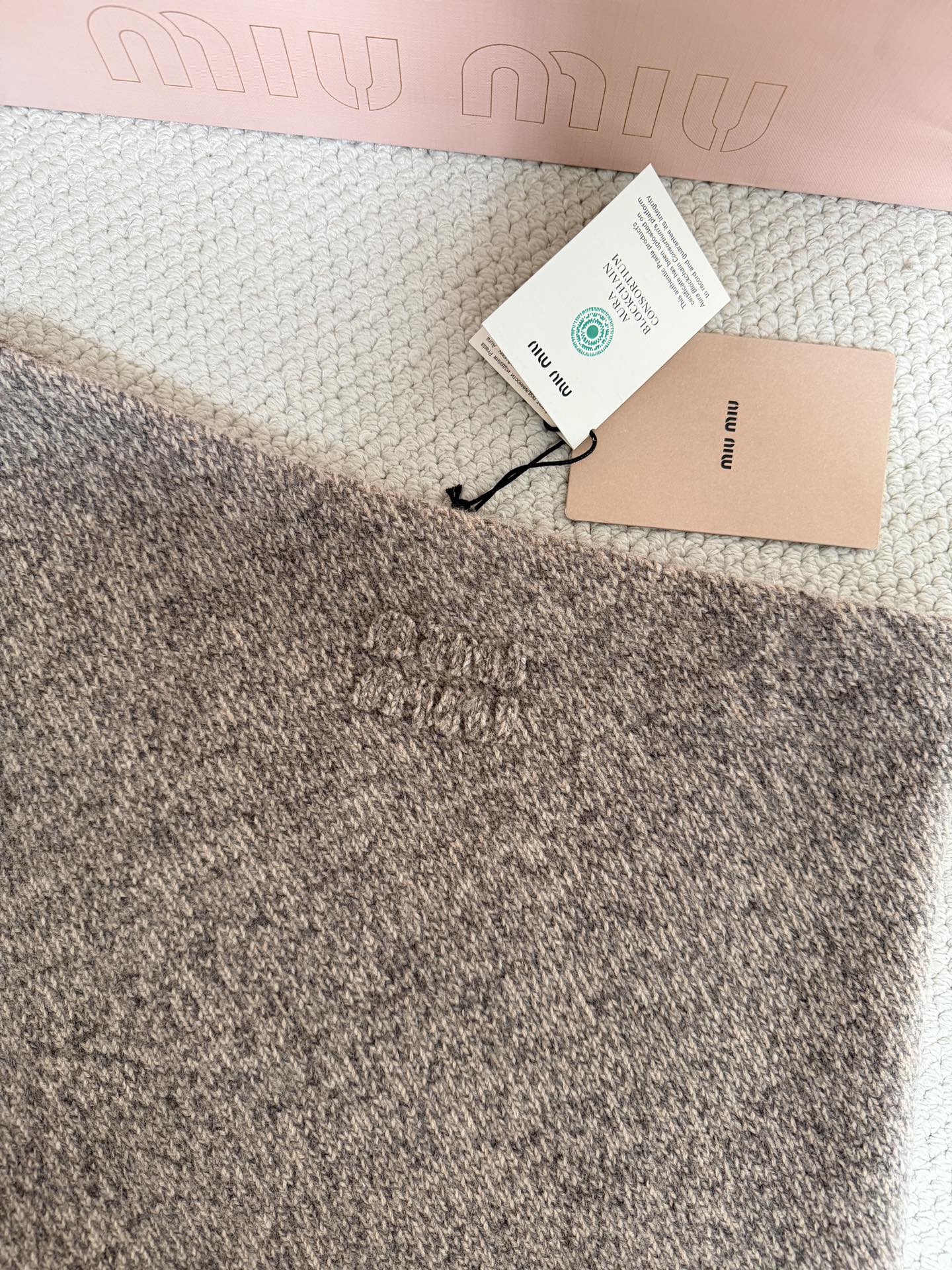[고퀄]미우미우 니트 긴팔 가디건 스커트 셋업