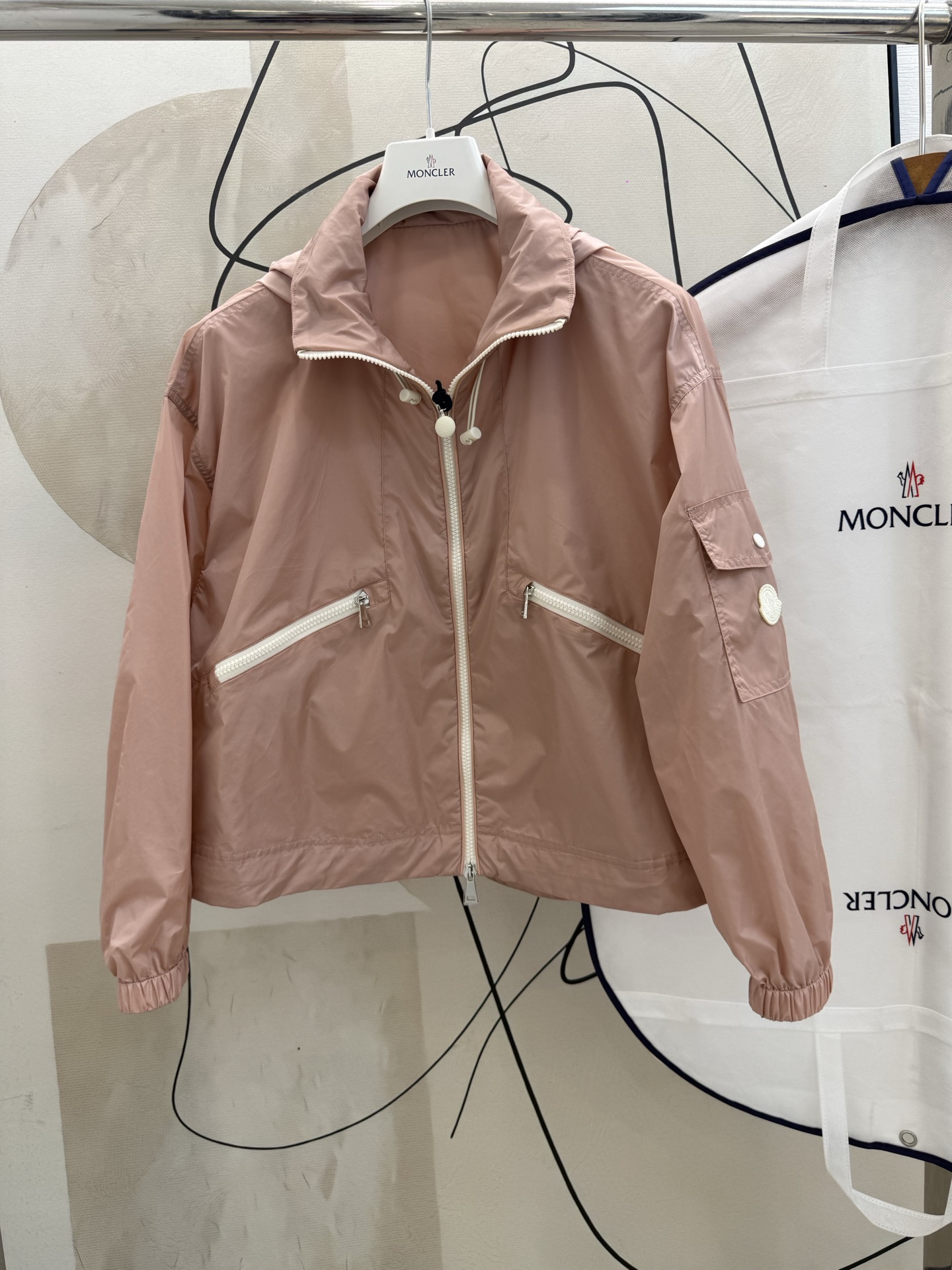 몽클레어 마마시 숏 바람막이