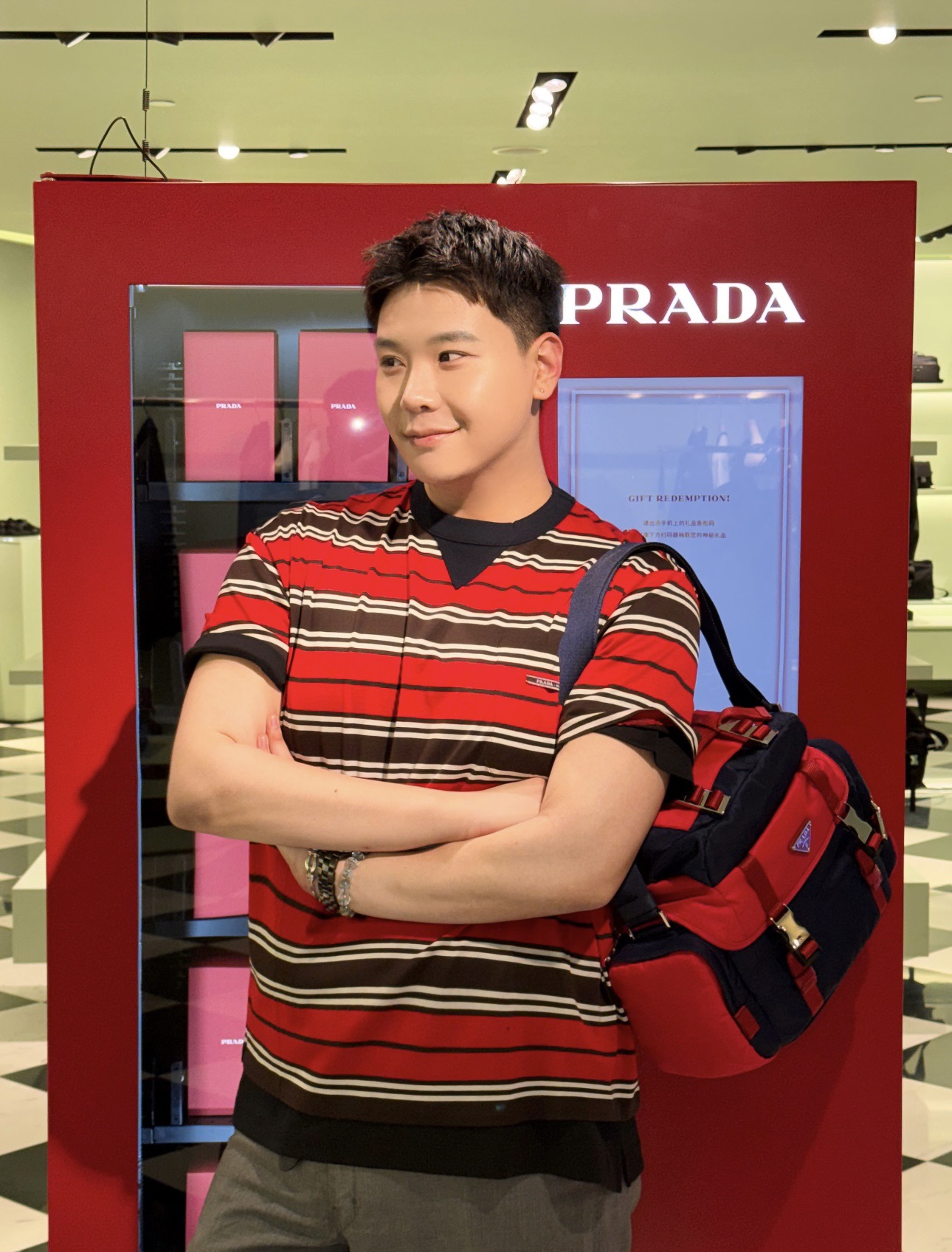 프라다 맨즈 남여공용 스트라이프 반팔티