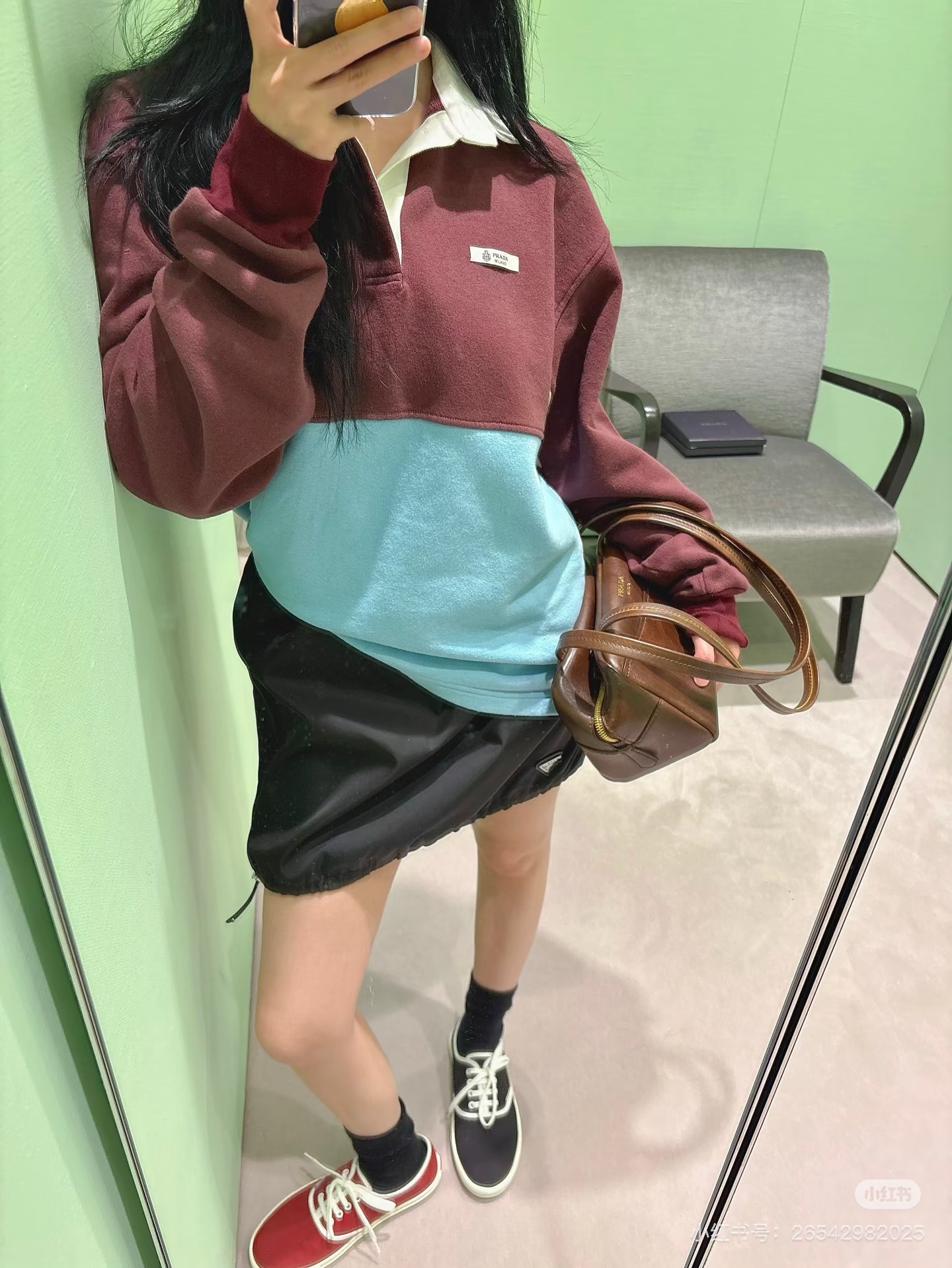 프라다 카라 배색 티셔츠