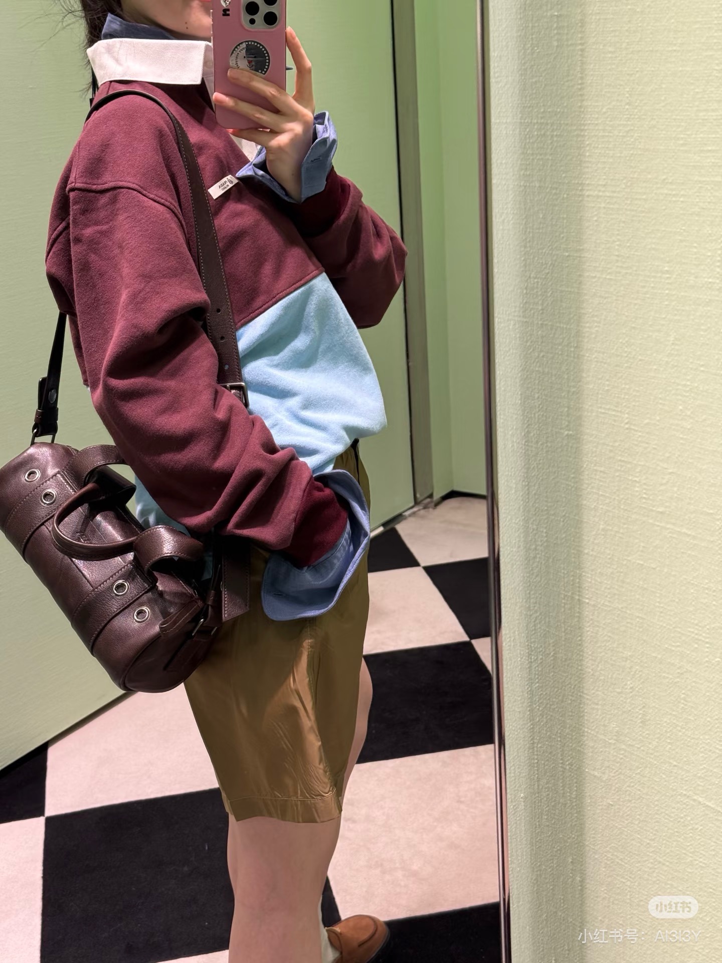 프라다 카라 배색 티셔츠