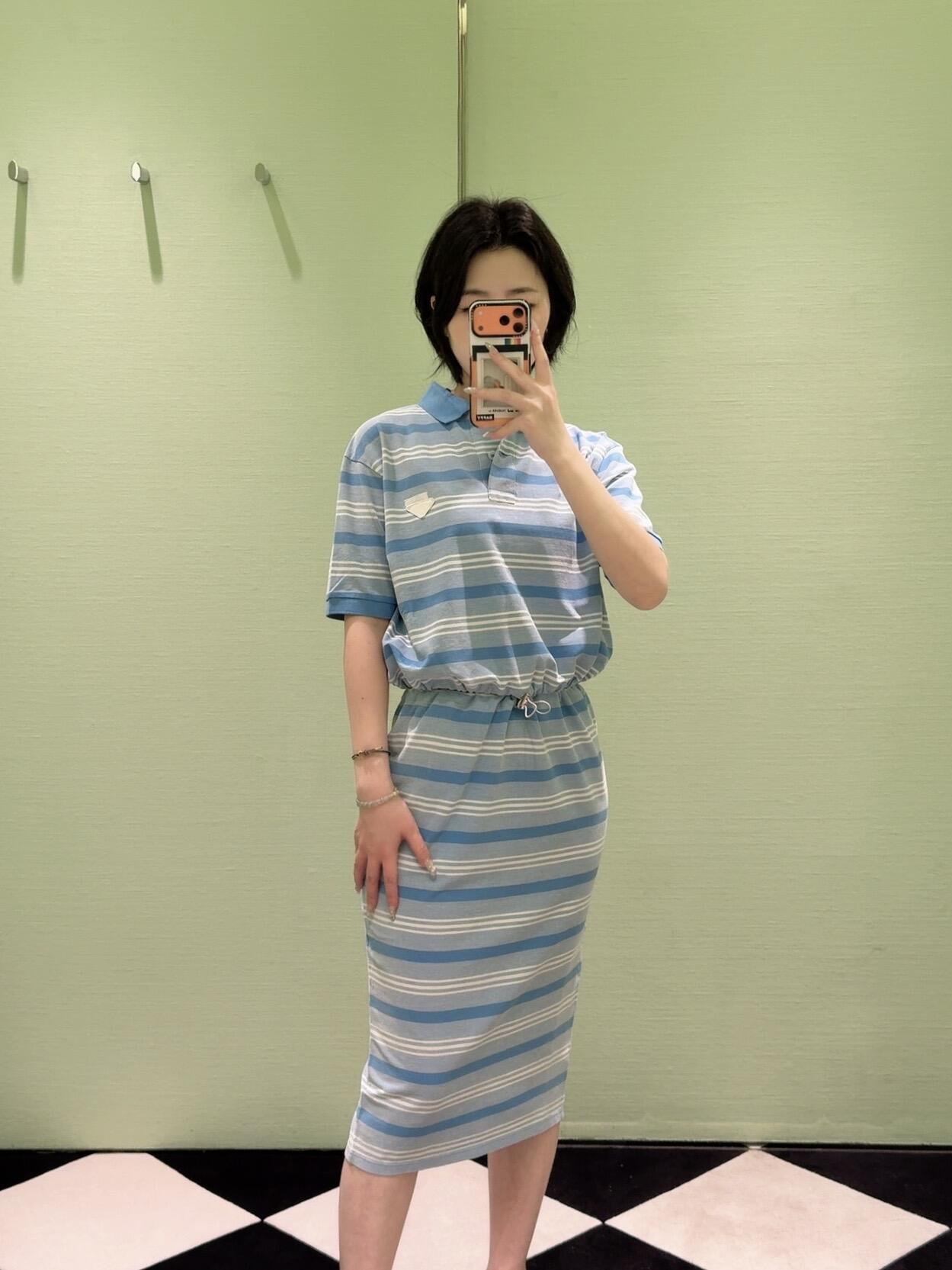 [고퀄]프라다 스트라이프 반팔 티셔츠 스커트 셋업