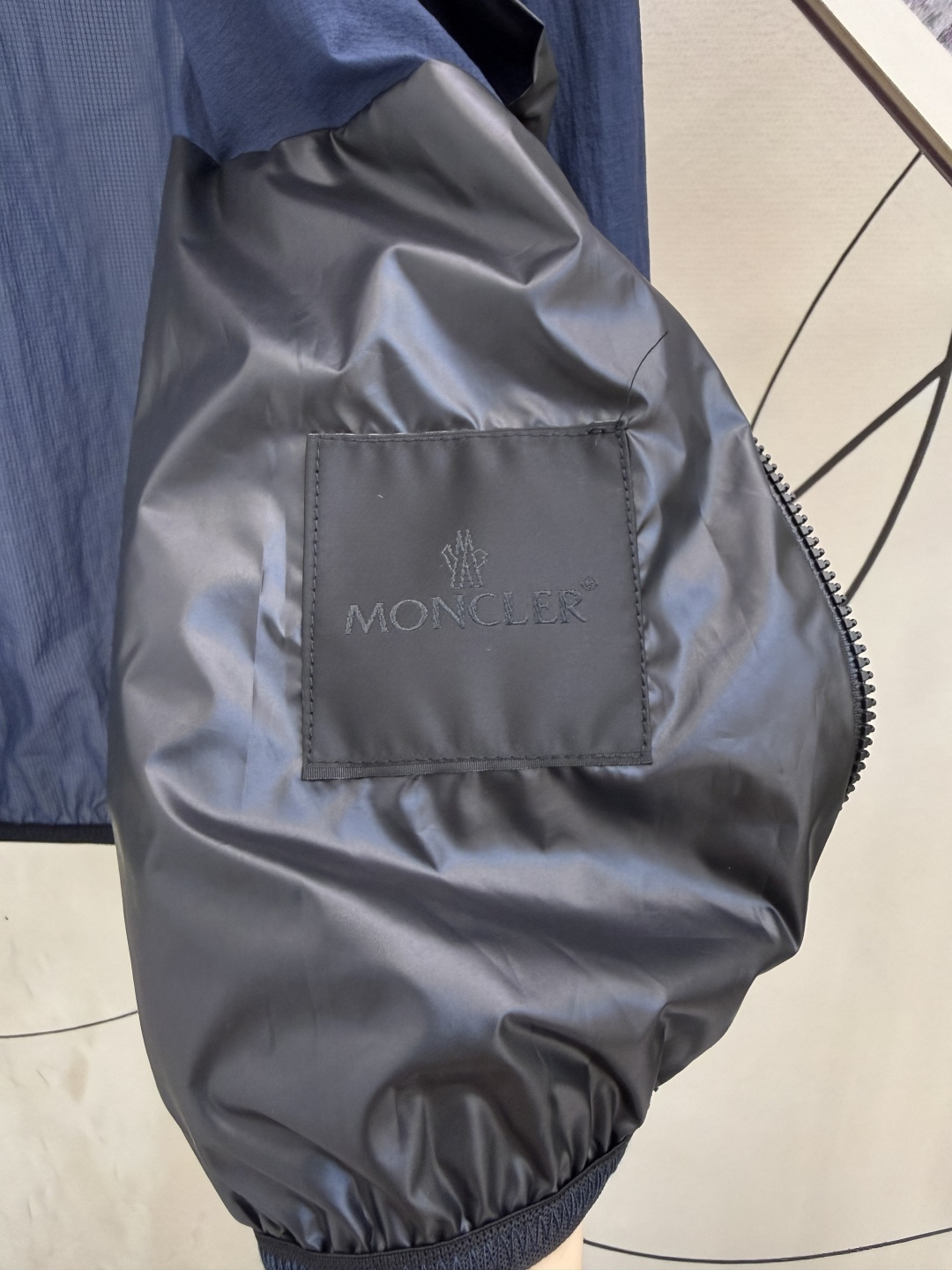 몽클레어 에다식 후드 바람막이 2컬러