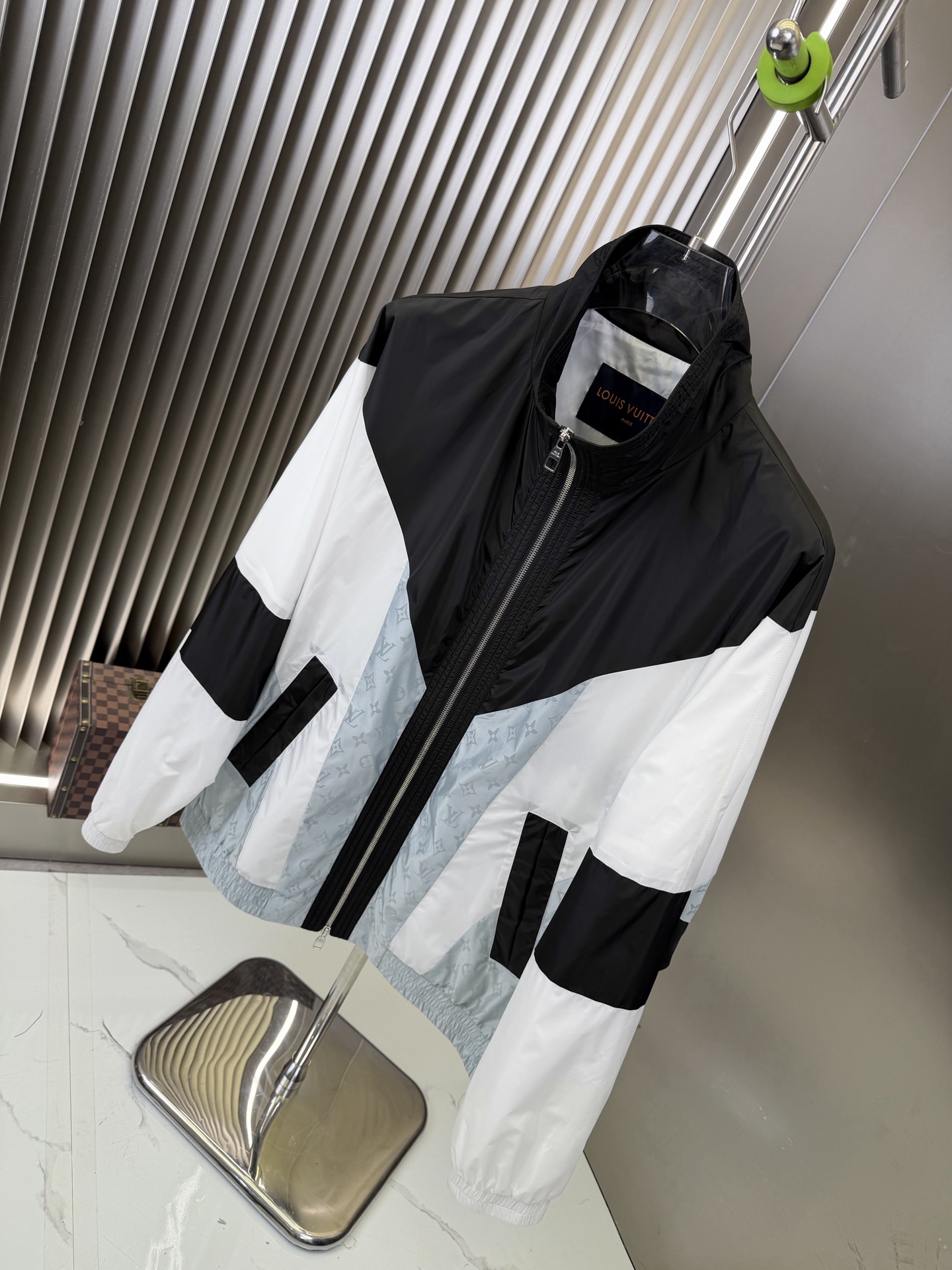5b30387370cb1.jpg