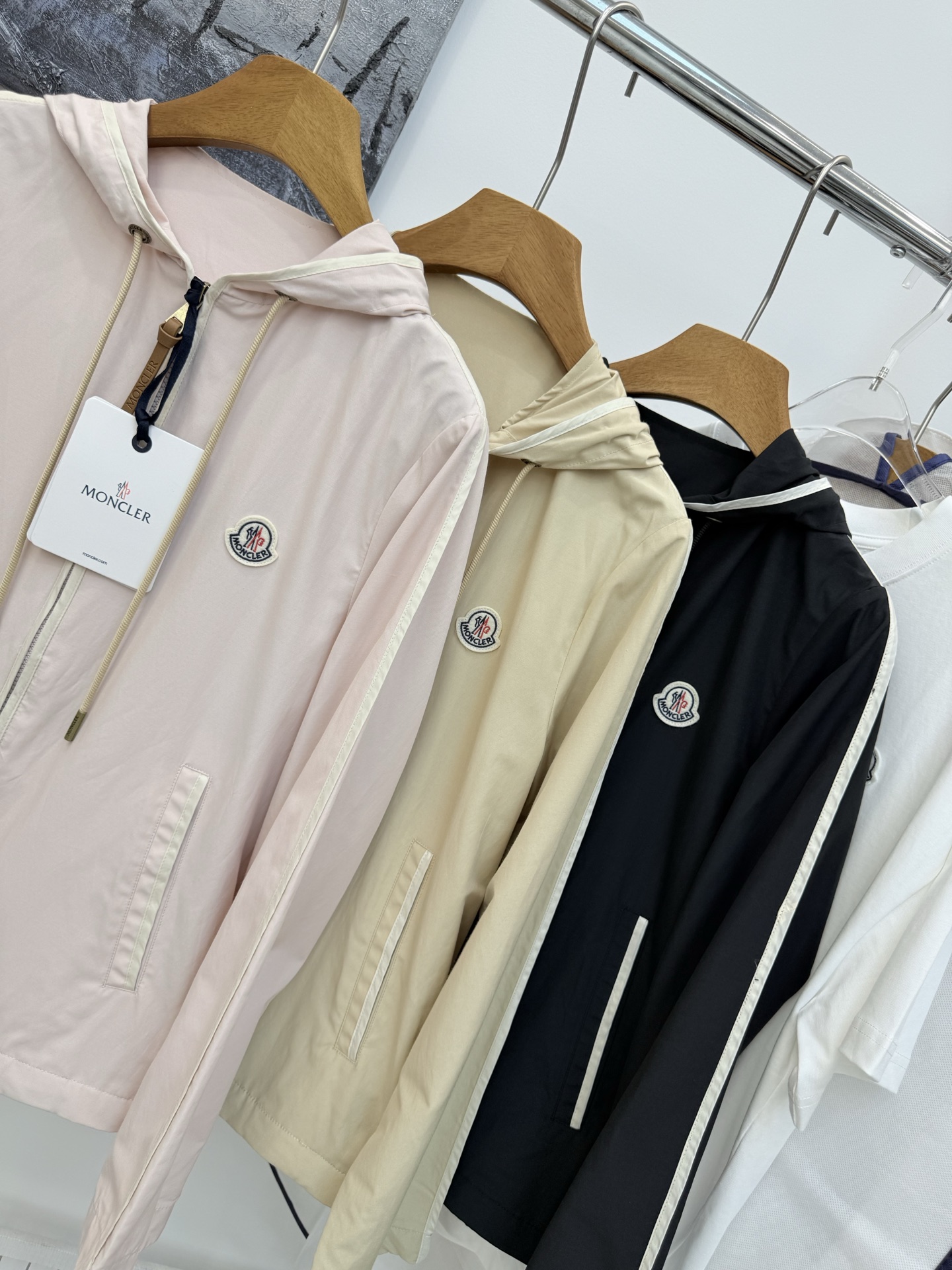 몽클레어 사라센니아 후드 바람막이 3컬러