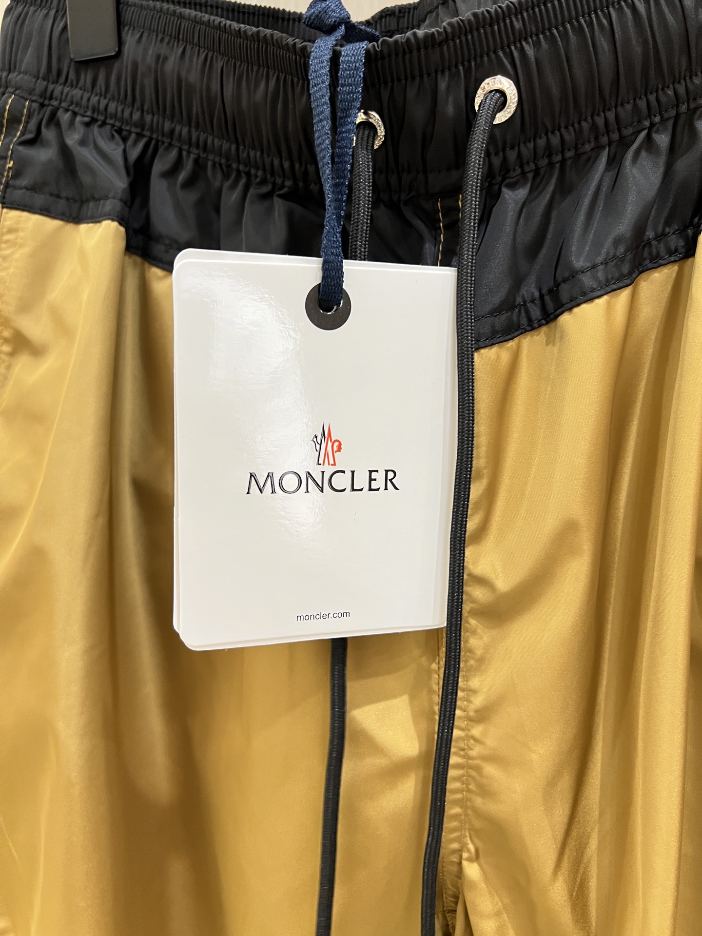 몽클레어 맨즈 배색 밴딩 숏팬츠 2컬러