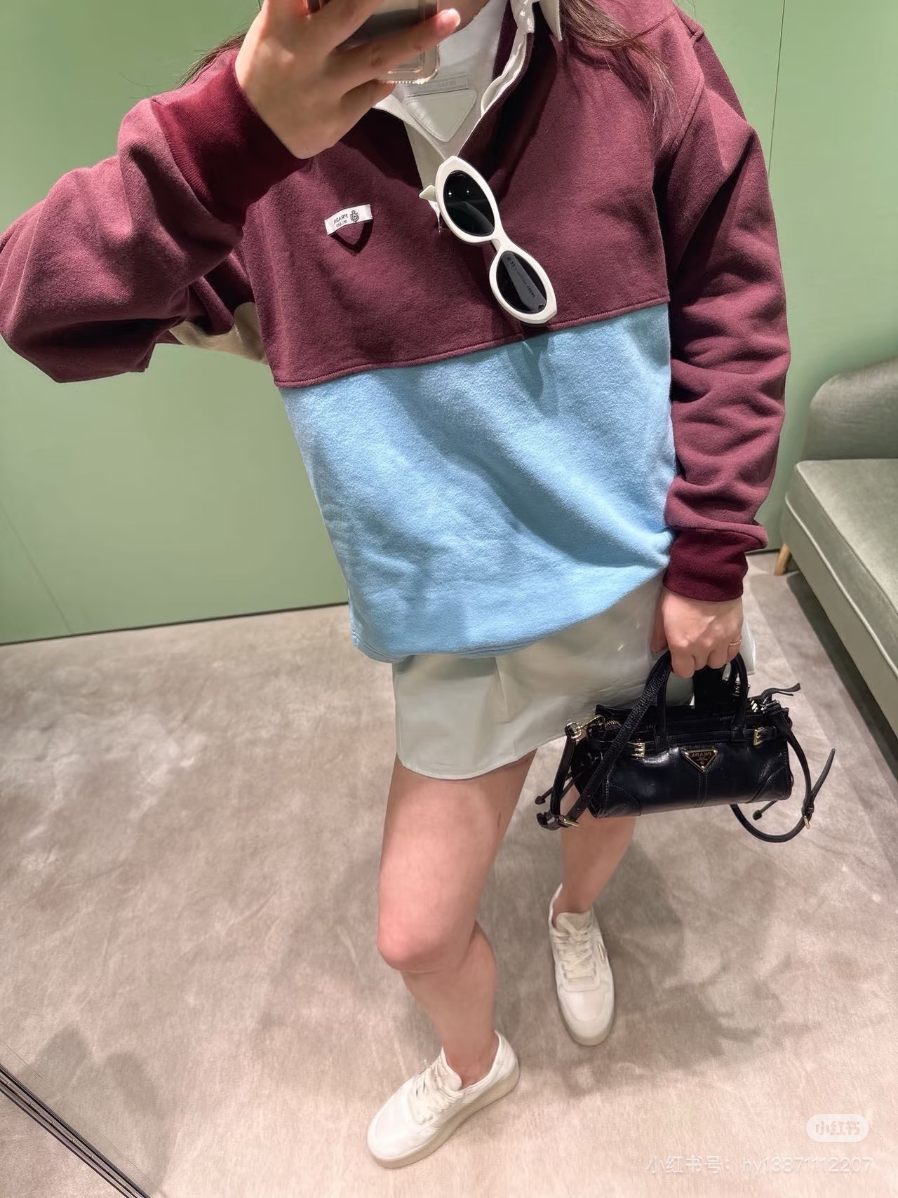 프라다 카라 배색 티셔츠