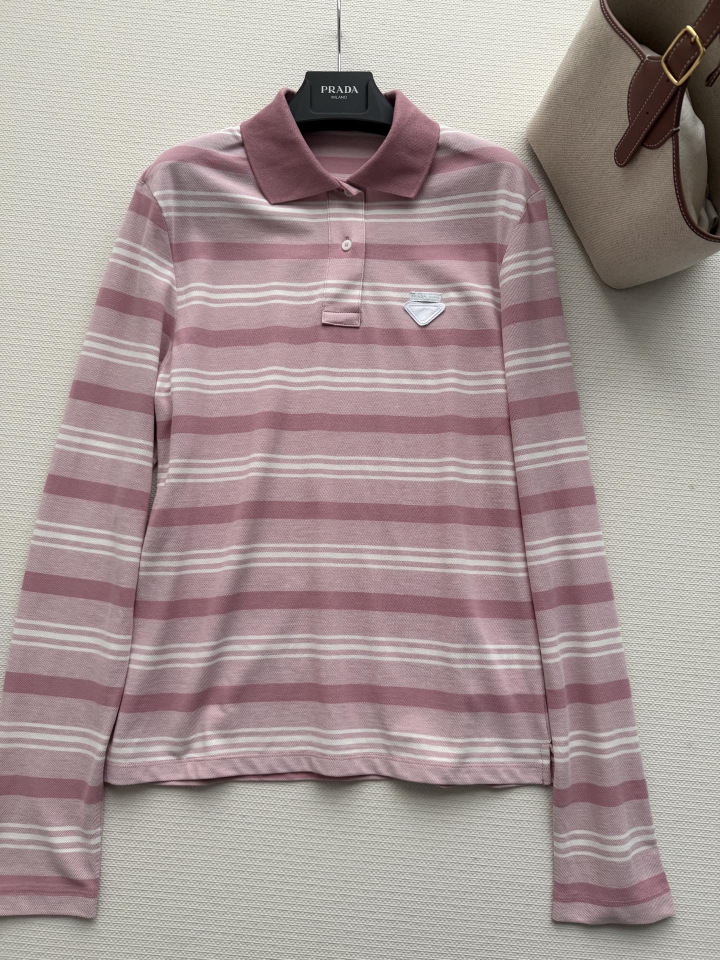 프라다 카라 티셔츠