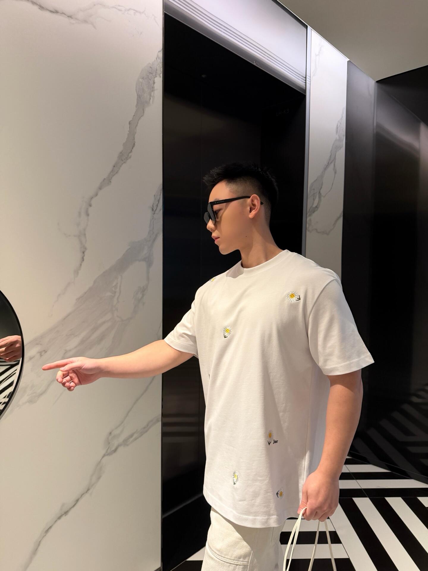 디올 맨즈 데이지 반팔티