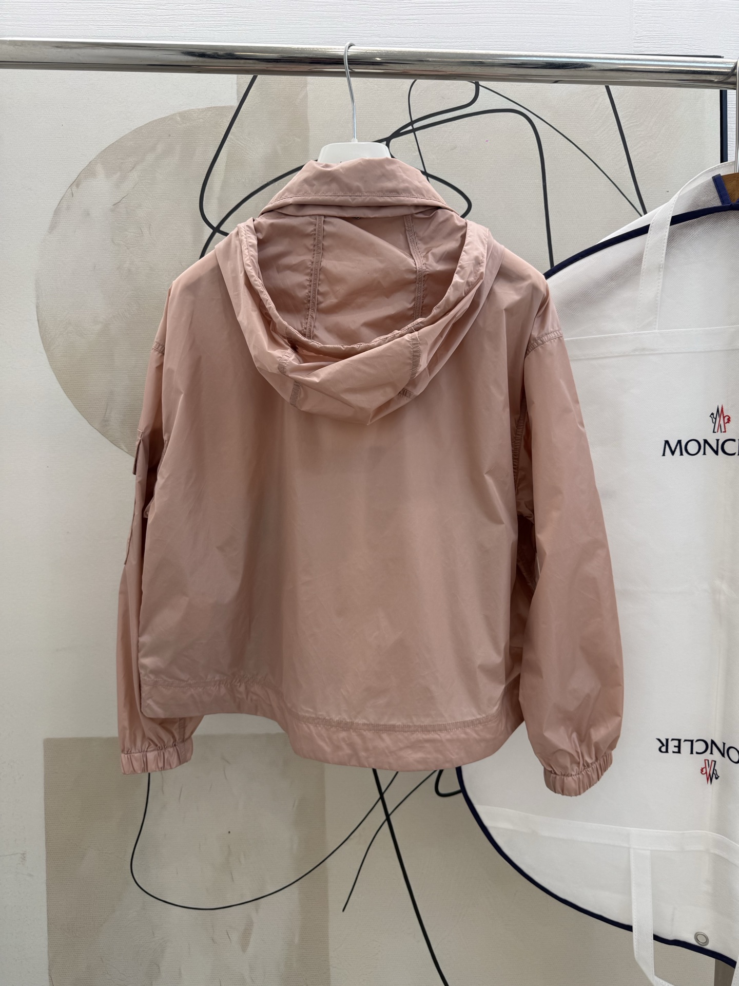 몽클레어 마마시 숏 바람막이