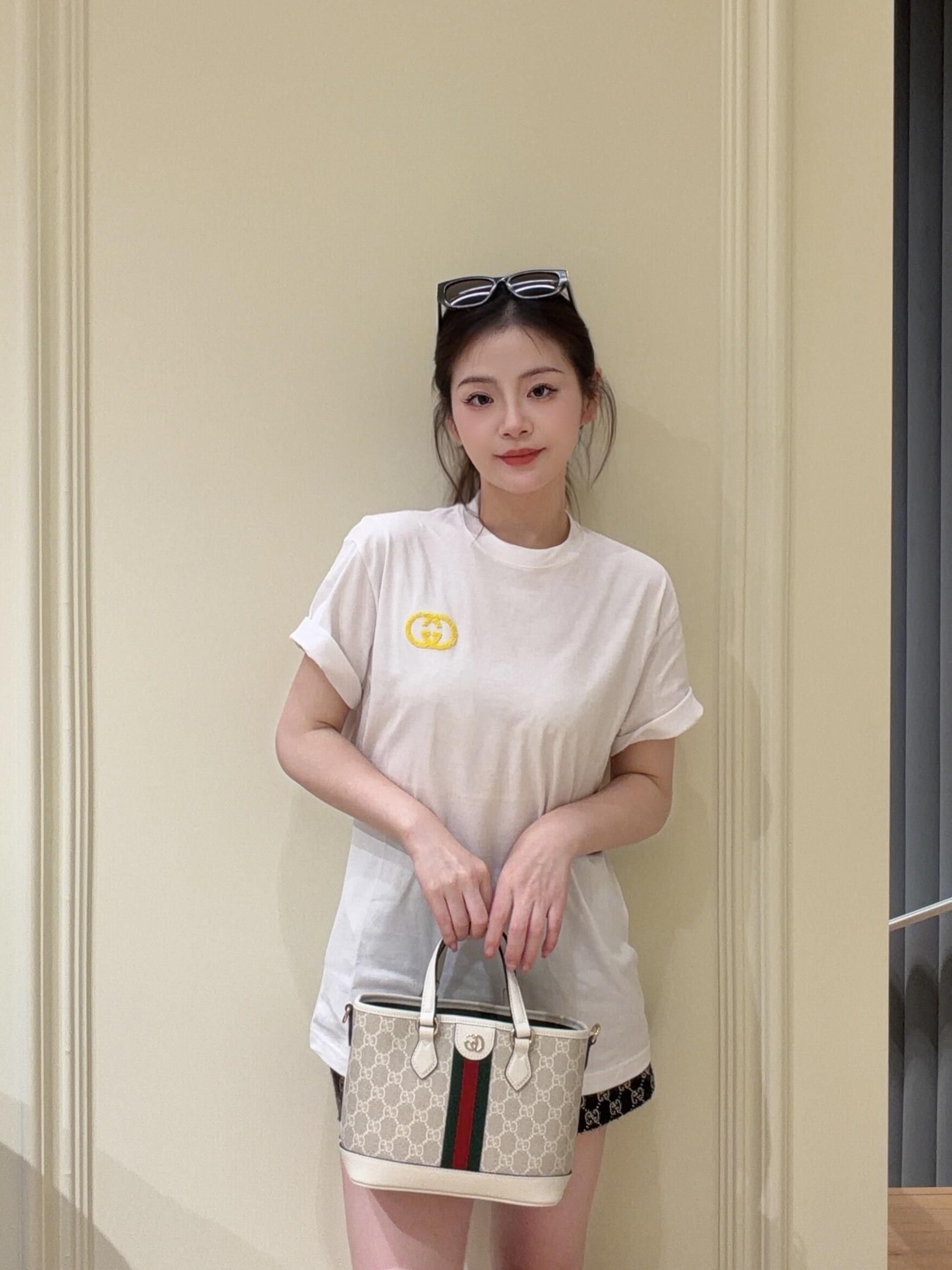 구찌 맨즈 남여공용 로고 반팔티