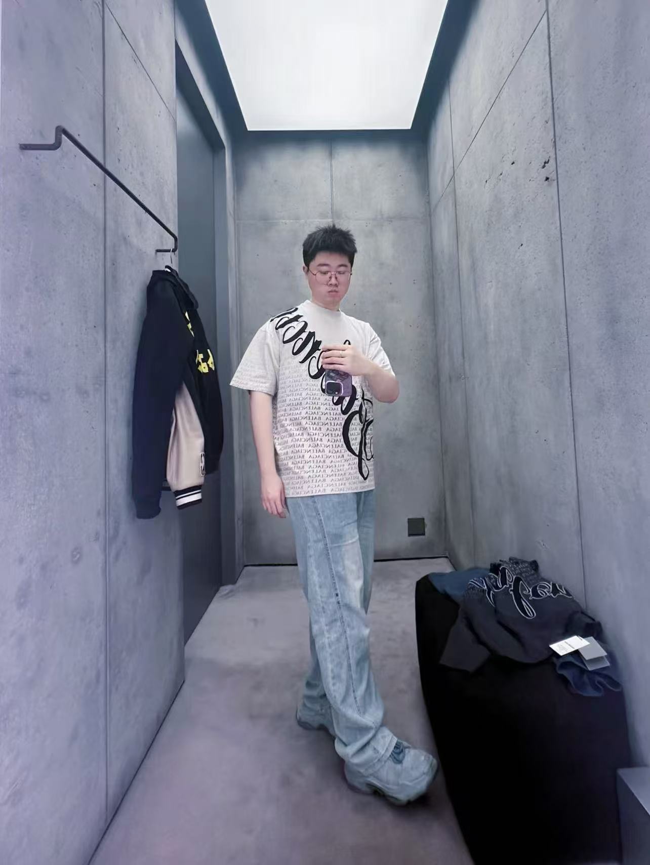 발렌시아가 맨즈 사선 프린팅 반팔티 2컬러