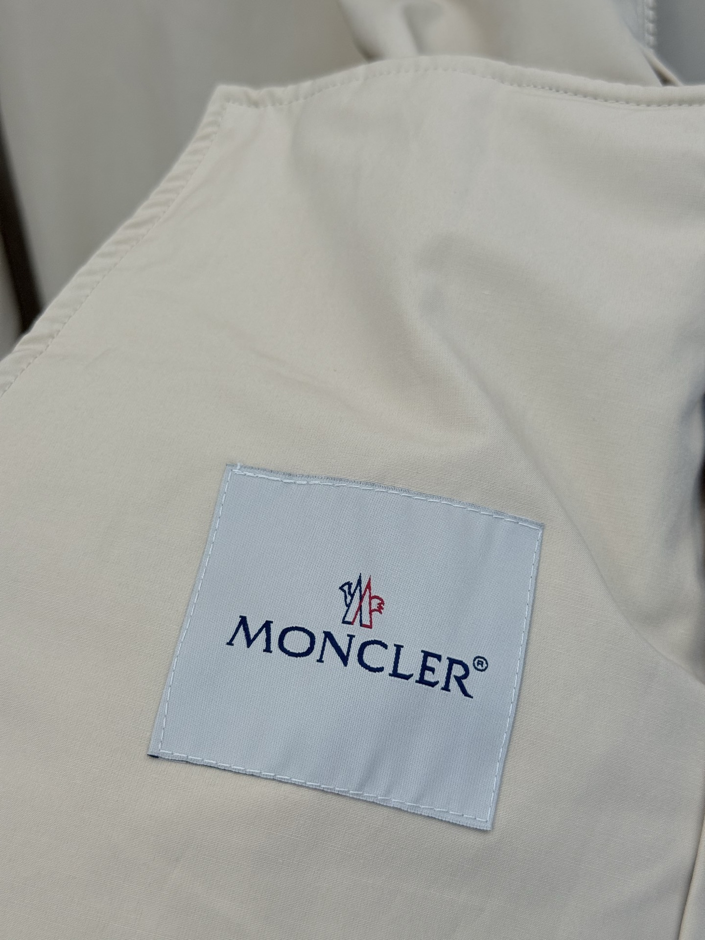 몽클레어 사라센니아 후드 바람막이 3컬러
