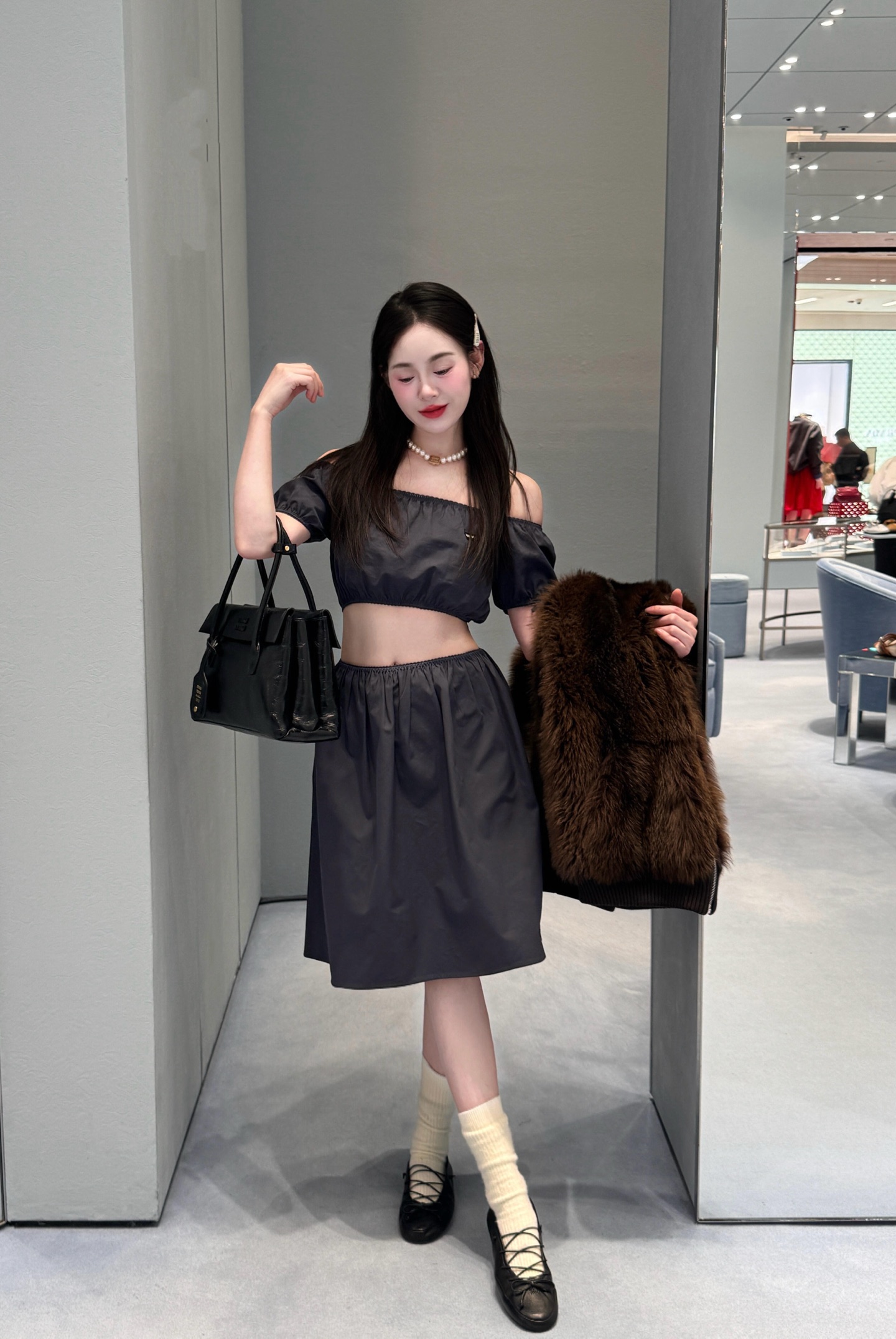 [고퀄]미우미우 퍼프 크롭 오프숄더 반팔 티셔츠 스커트 셋업