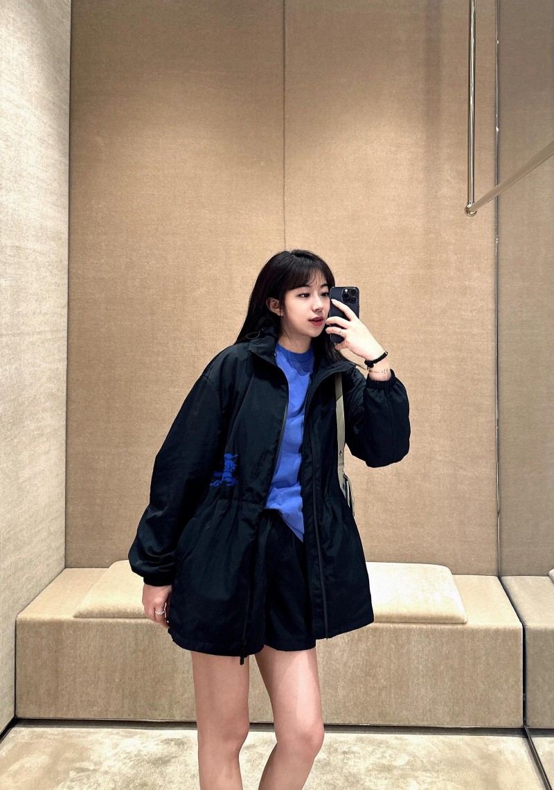 버버리 로고 바람막이 2컬러