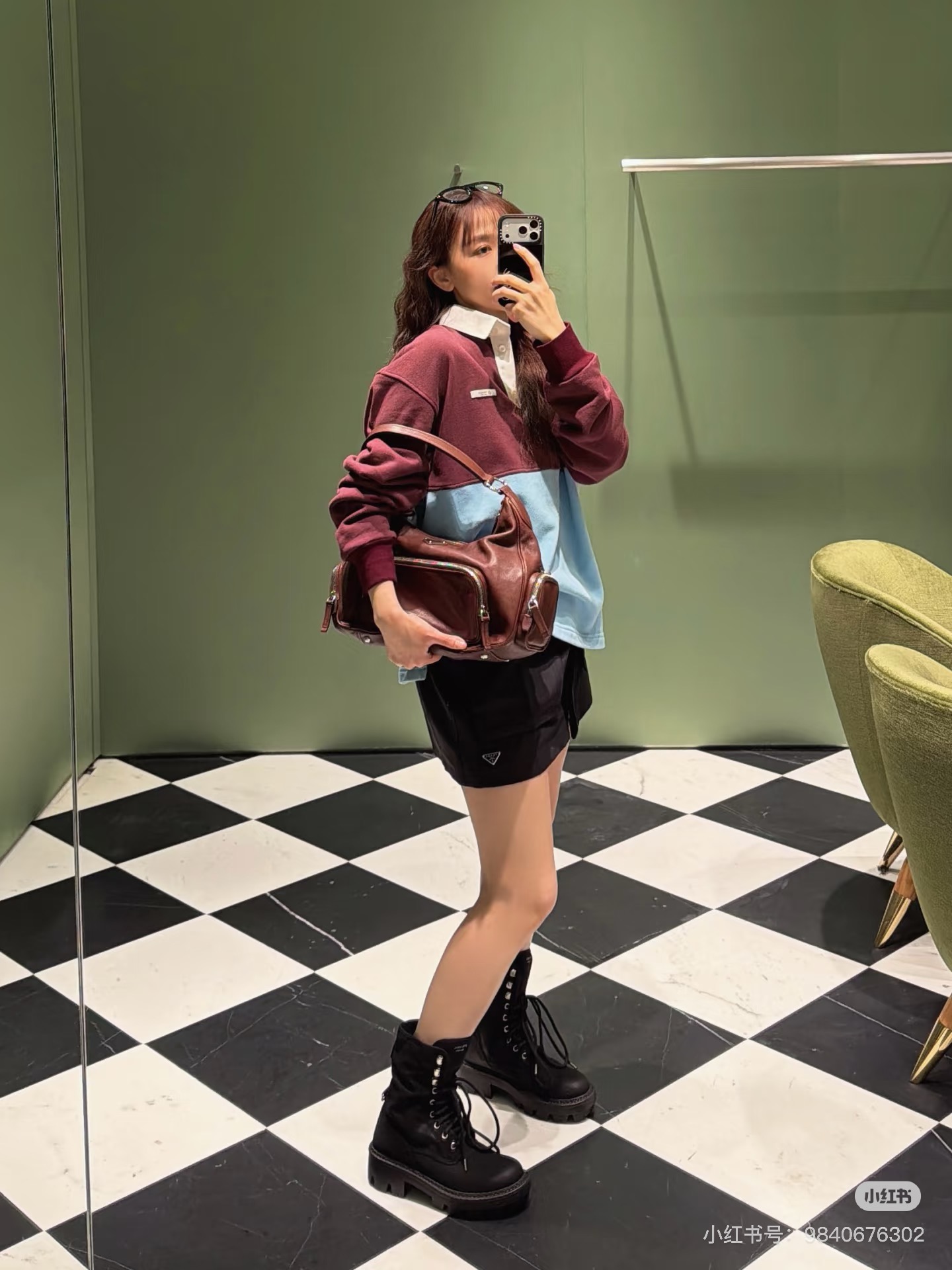 프라다 카라 배색 티셔츠
