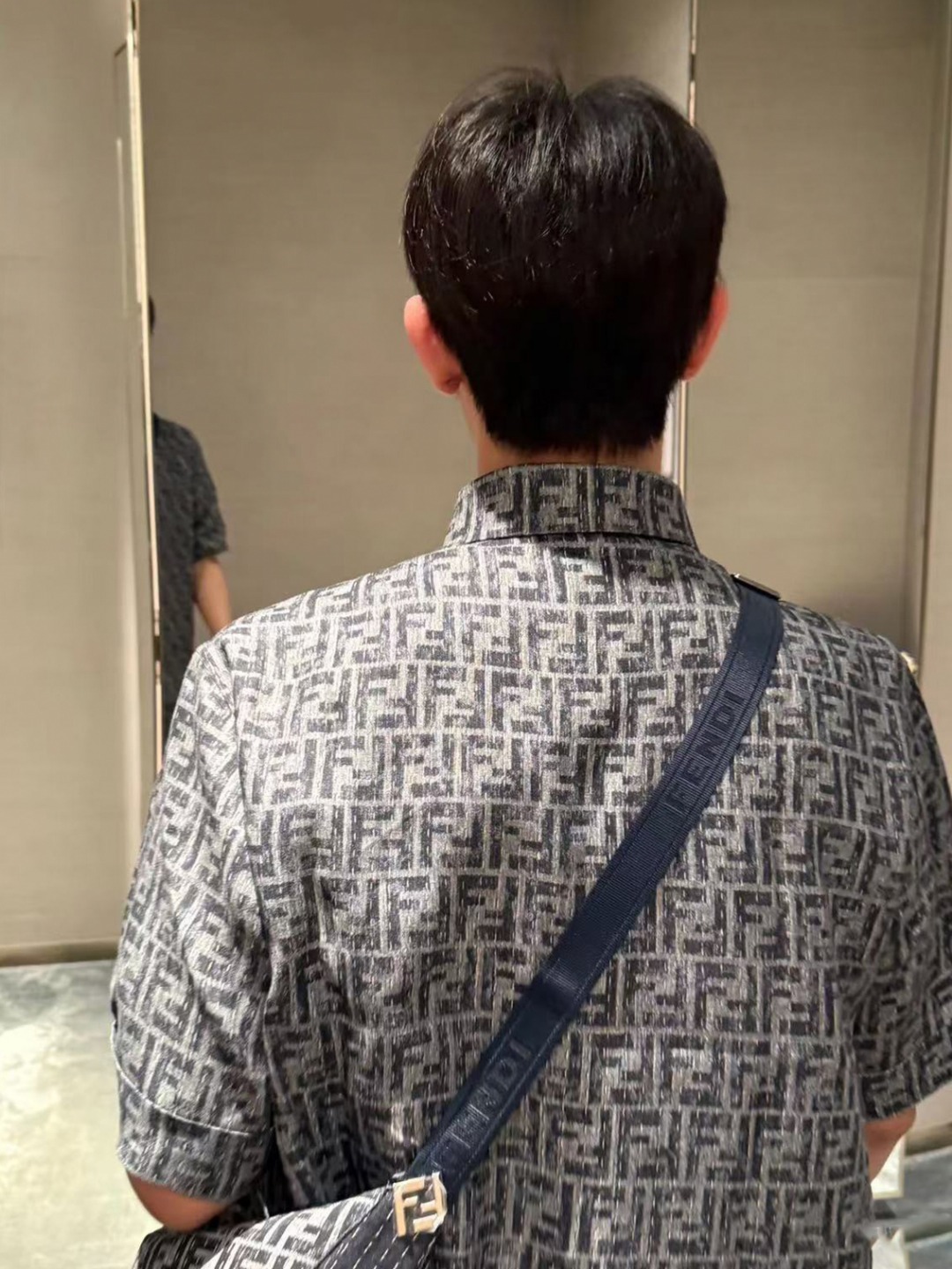펜디 맨즈 로고 반팔 셔츠