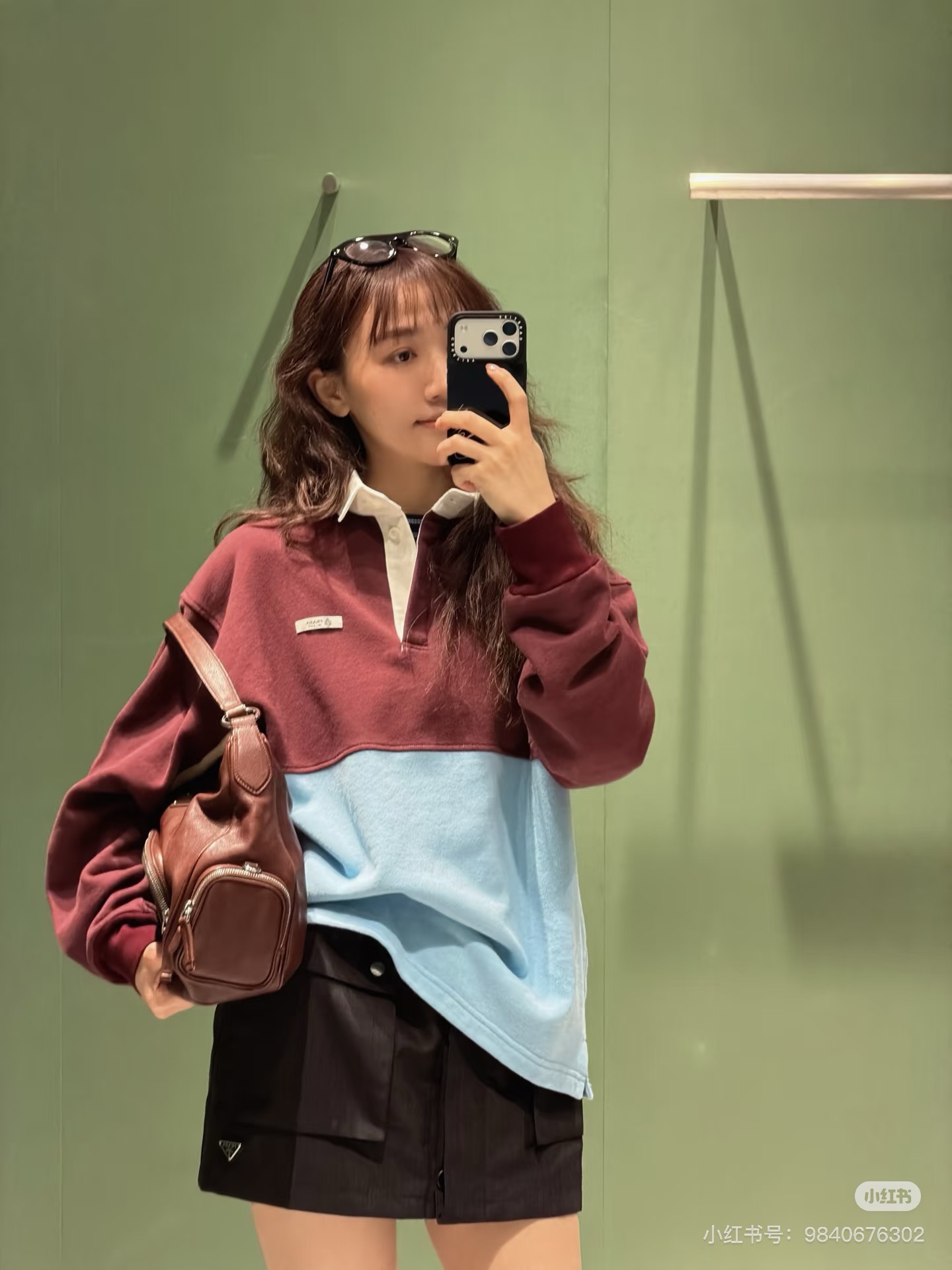 프라다 카라 배색 티셔츠