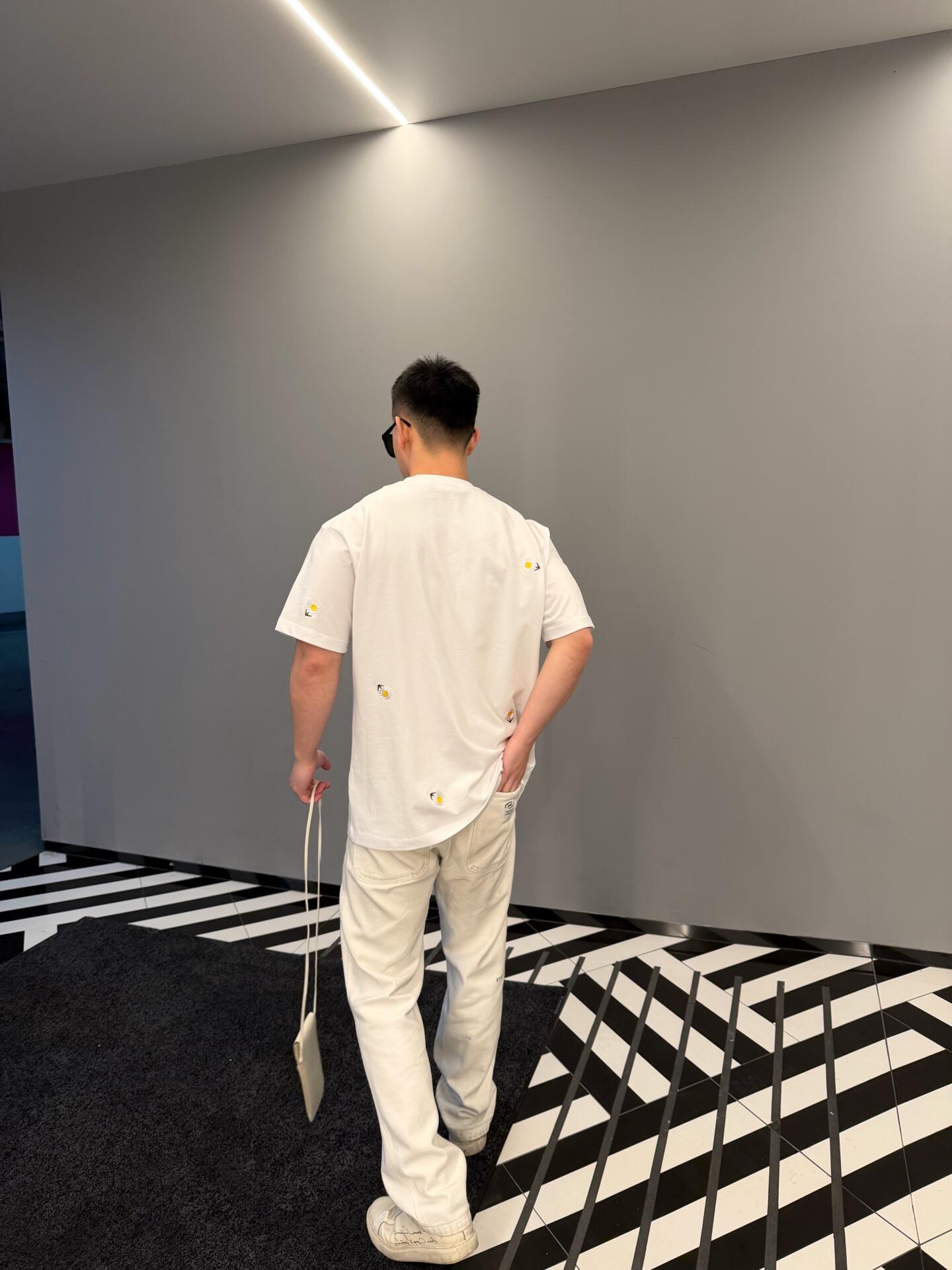 디올 맨즈 데이지 반팔티