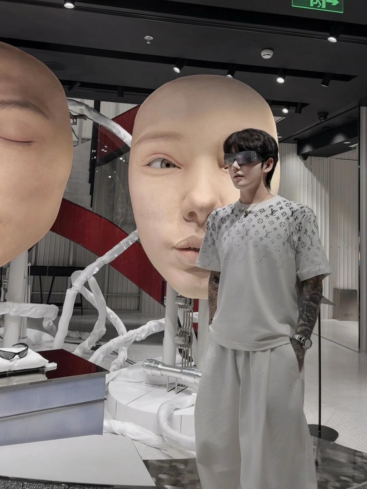 루이비통 맨즈 패턴 반팔티 2컬러