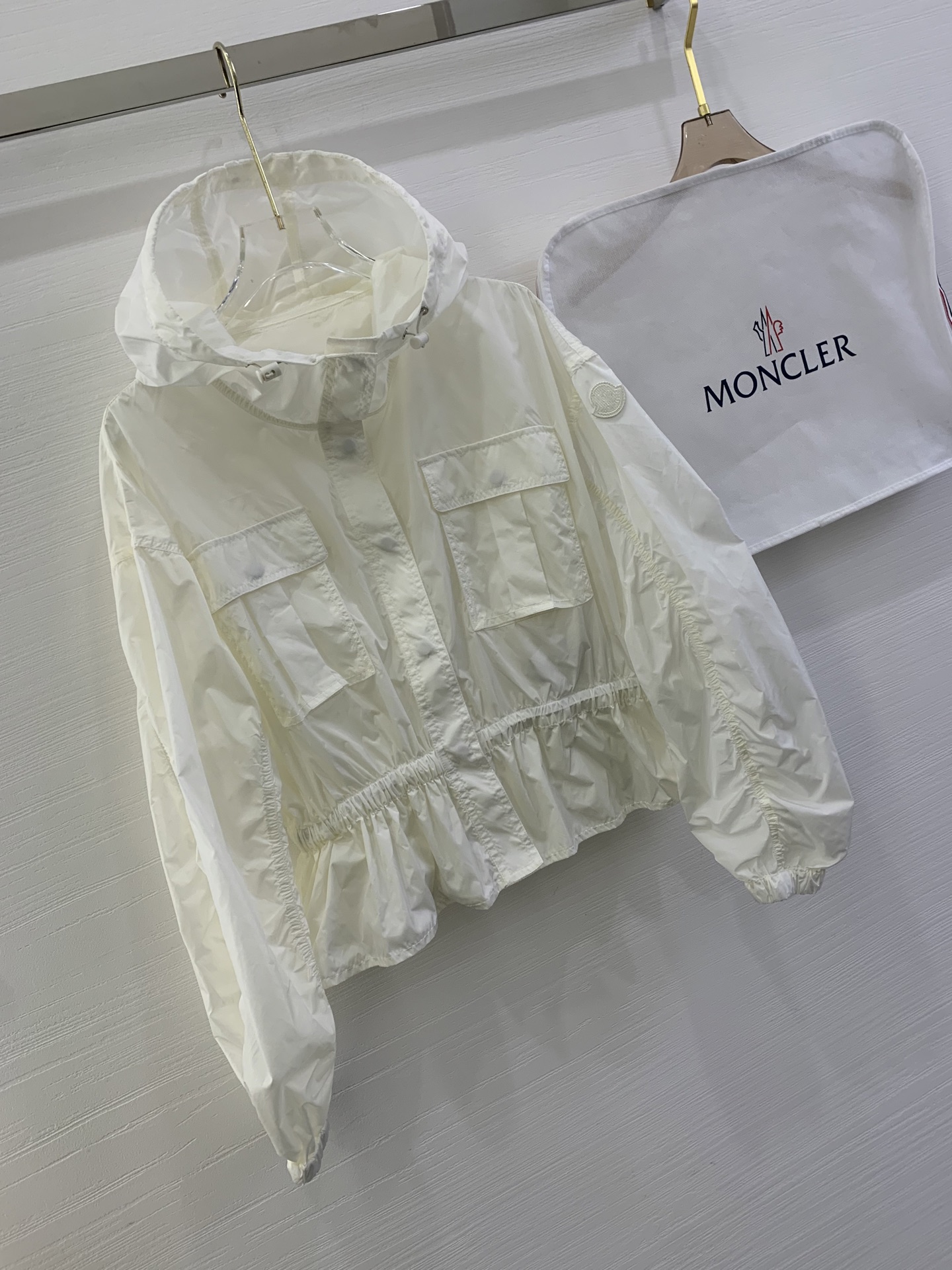몽클레어 커튼 숏 바락막이