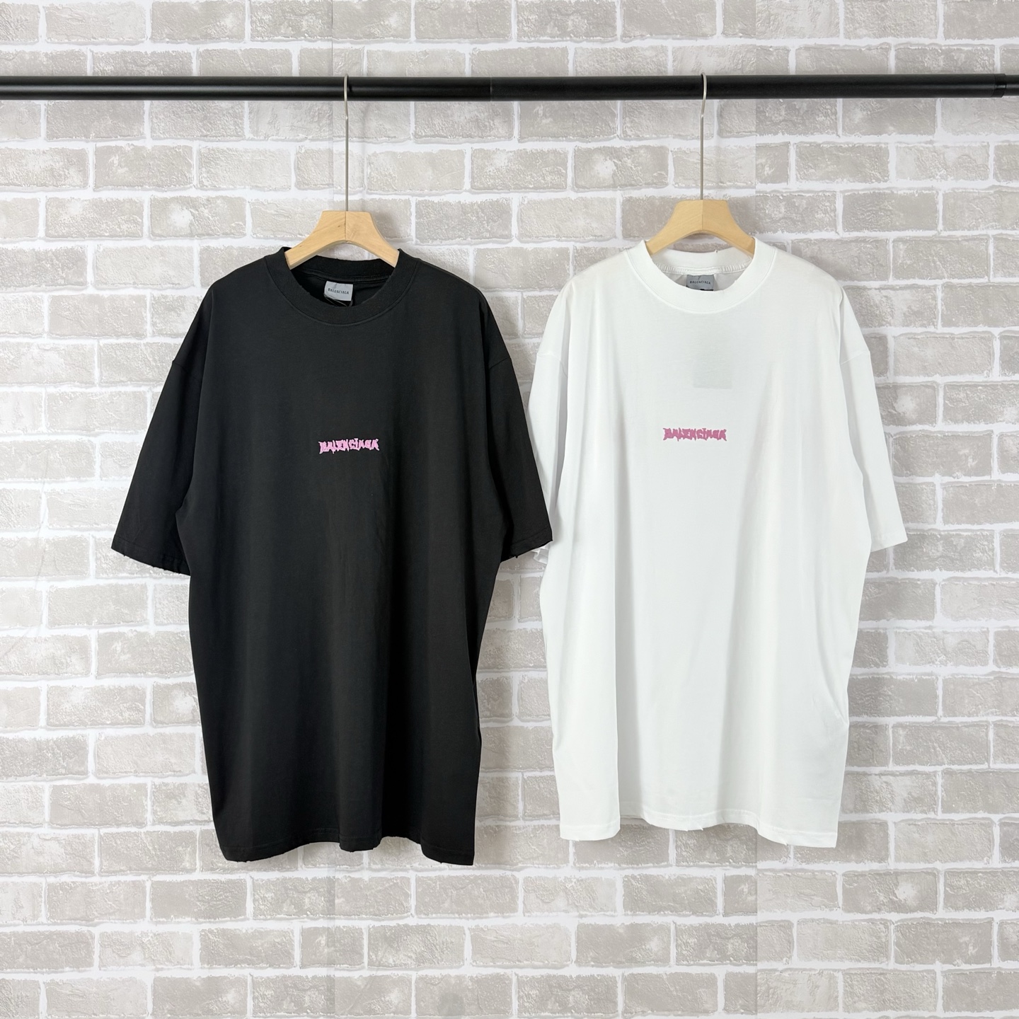 발렌시아가 맨즈 프린팅 로고 반팔티 2컬러