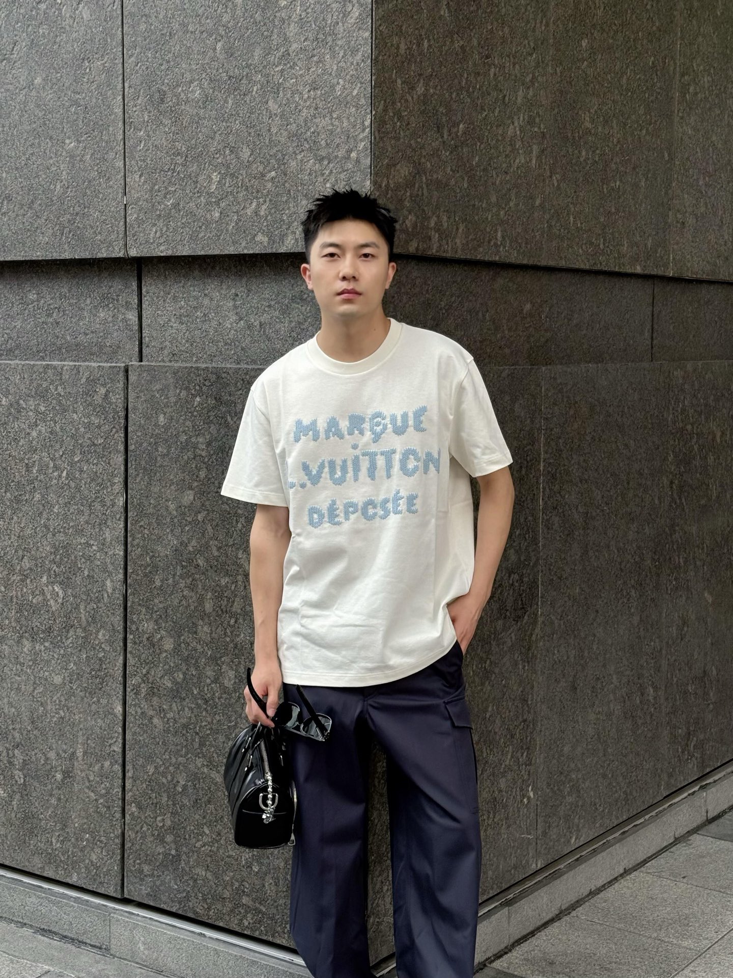 루이비통 맨즈 남여공용 자수 반팔티 2컬러