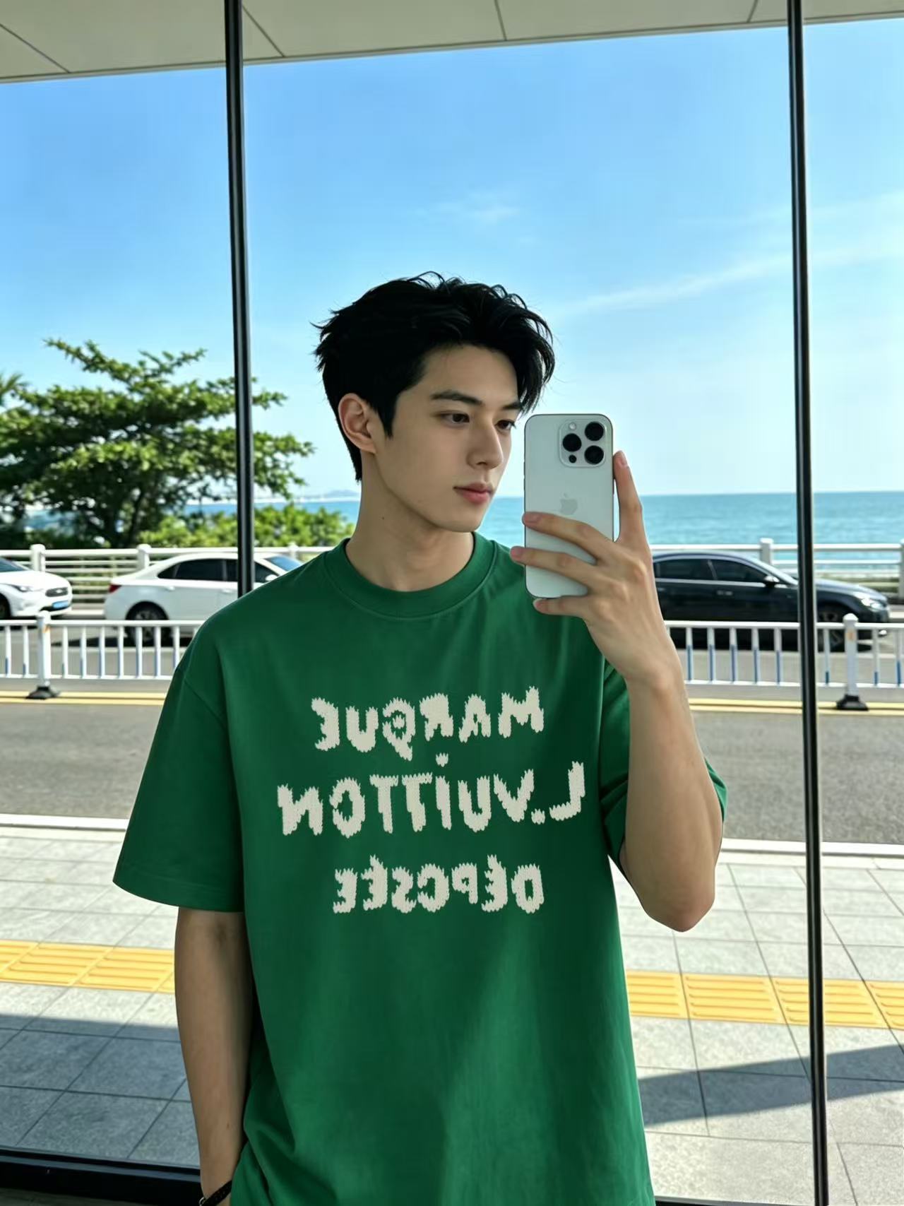 루이비통 맨즈 남여공용 자수 반팔티 2컬러