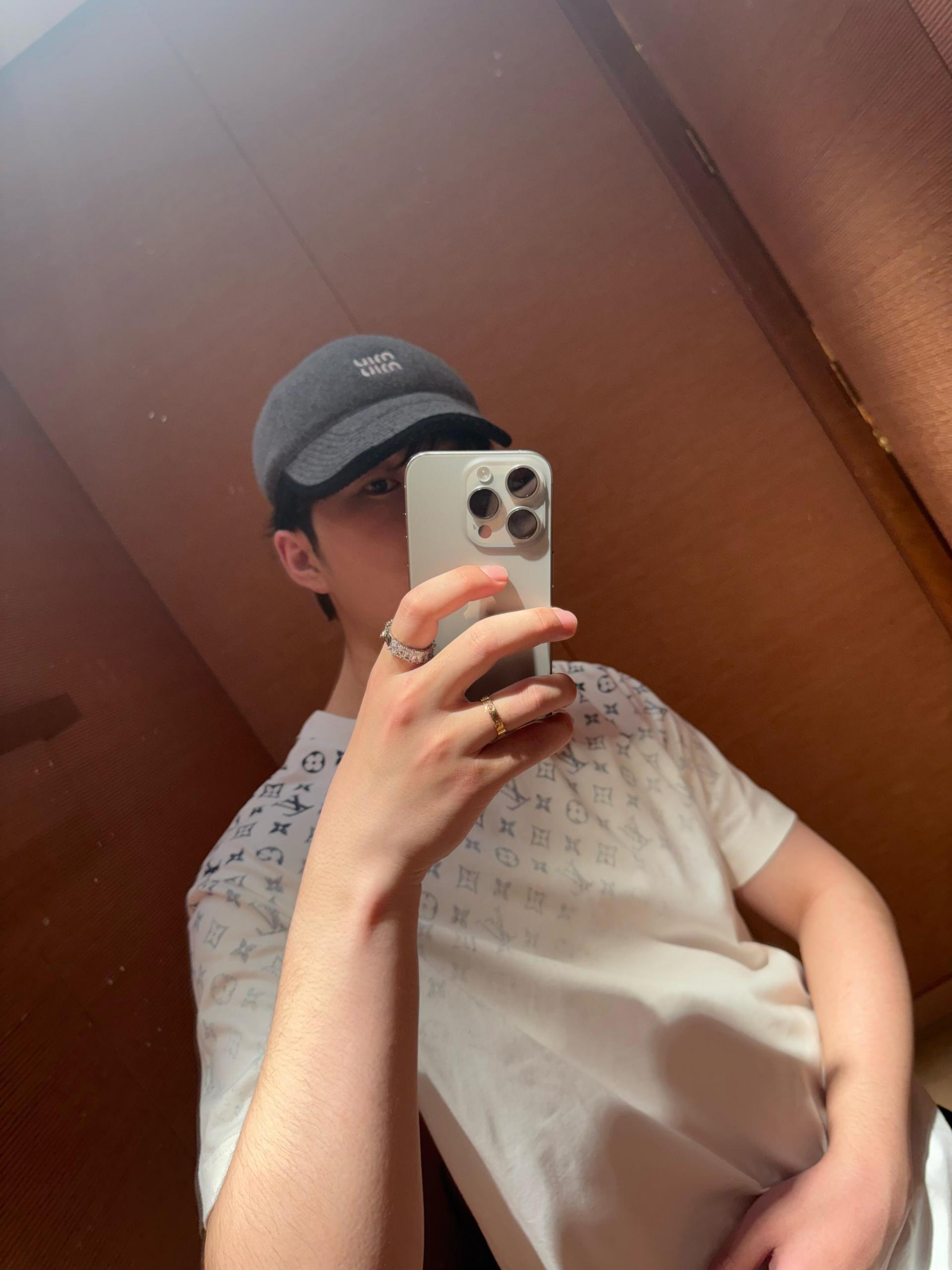 루이비통 맨즈 패턴 반팔티 2컬러