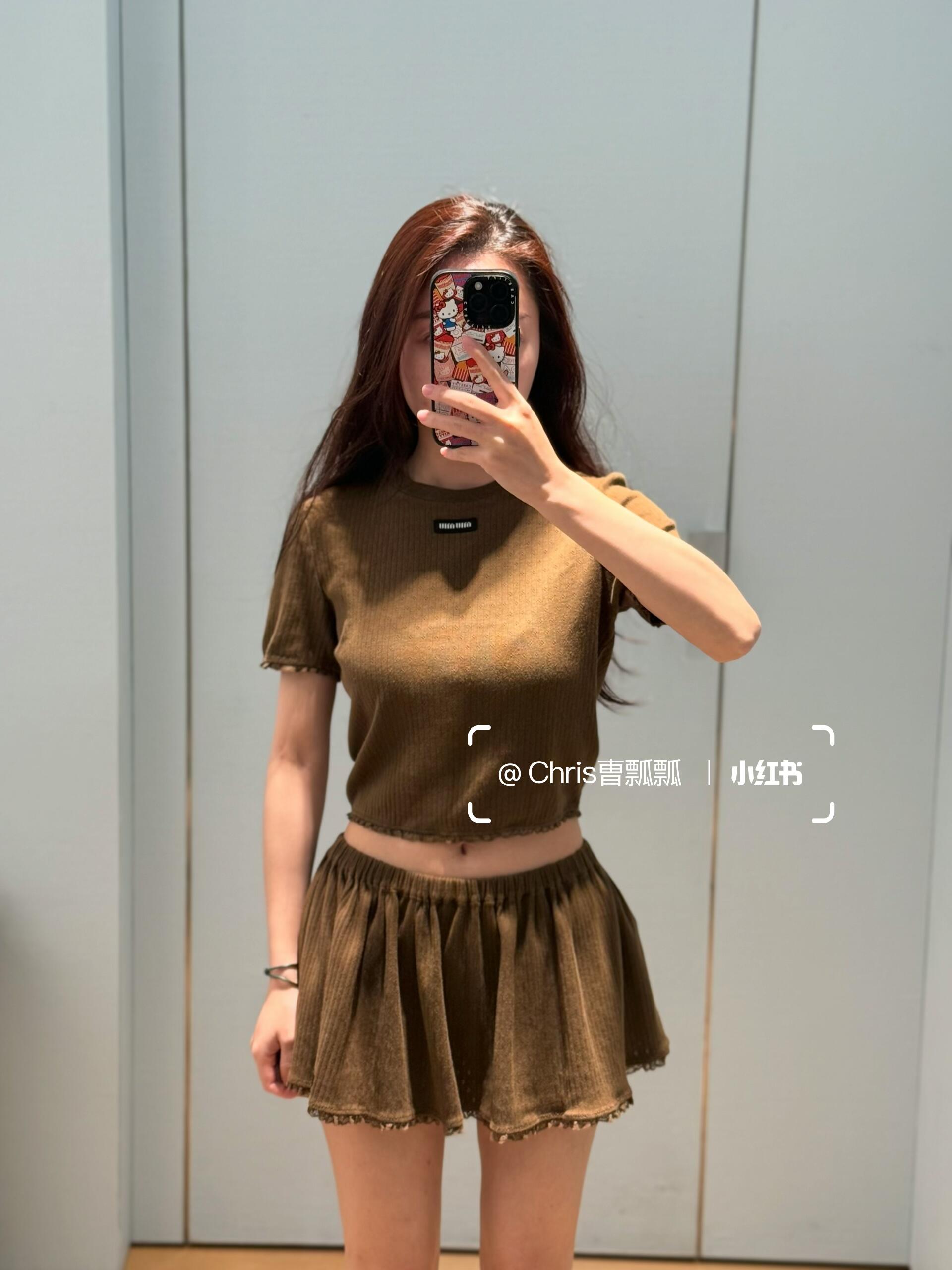 [고퀄]미우미우 미니 플레어 스커트