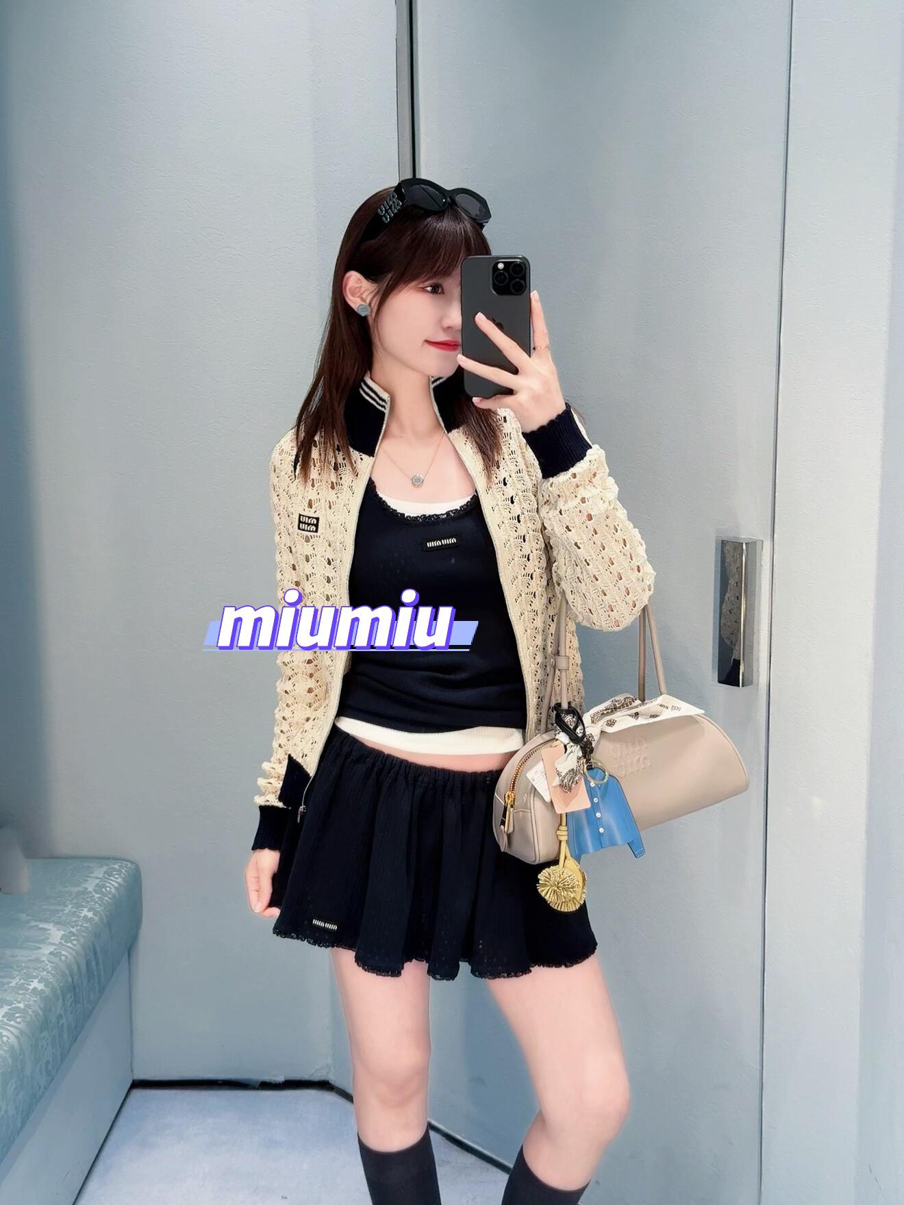[고퀄]미우미우 미니 플레어 스커트
