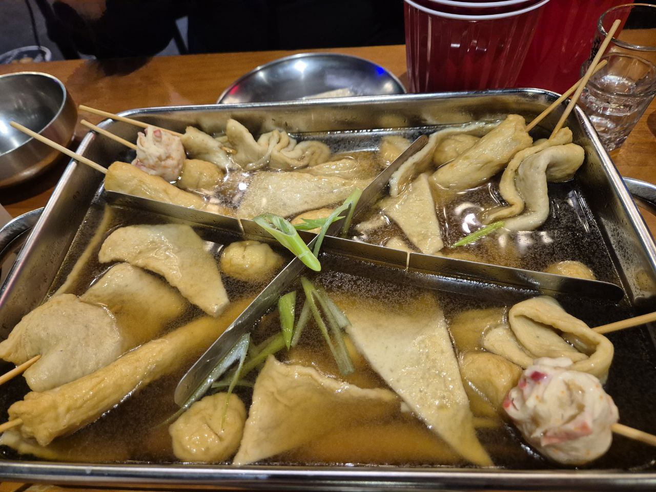 소주 안주로 추천하는 뜨끈한 국물의 블루문 어묵탕