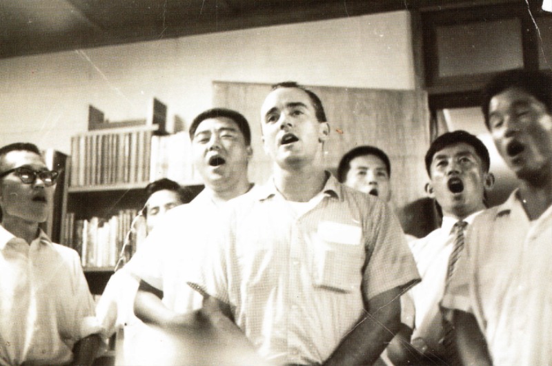 정일우 6 (1968년 연학수사들의 합창).jpg